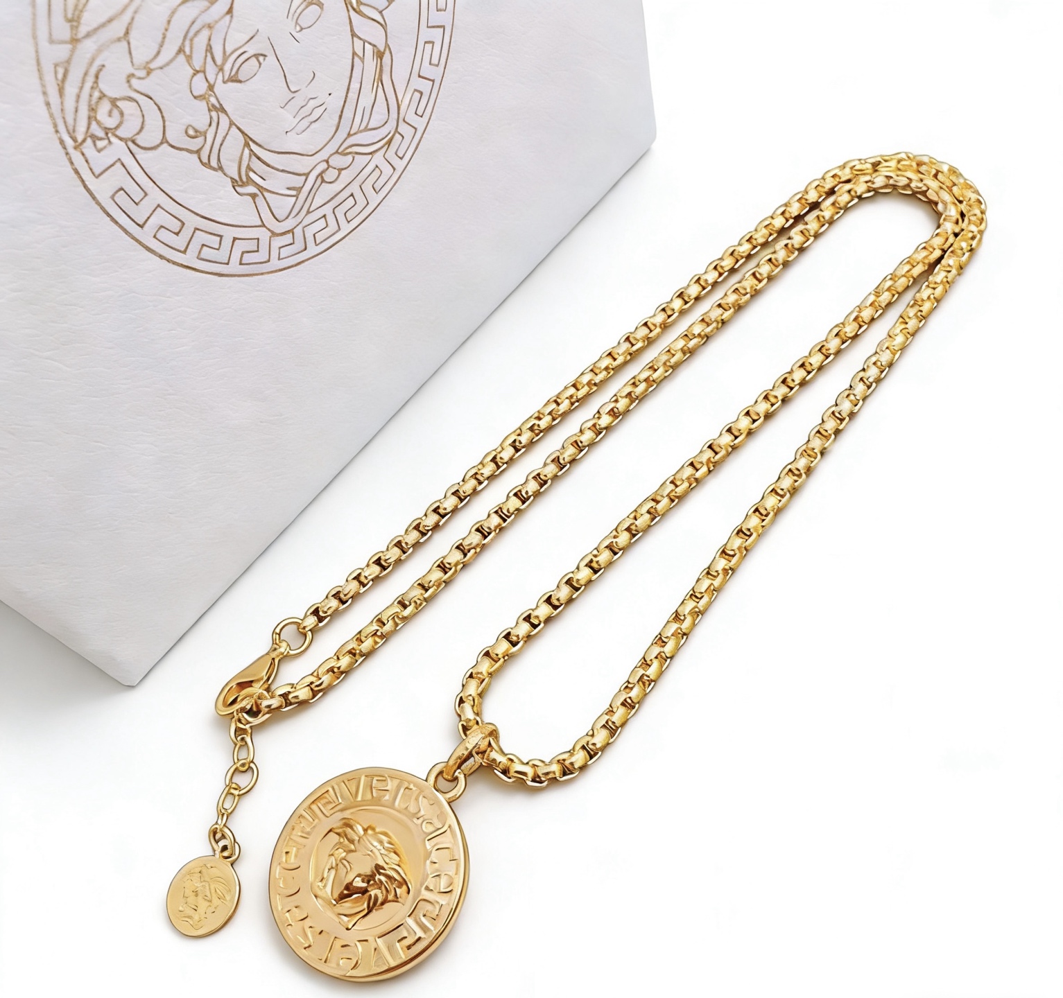 高品质范思哲项链美杜莎头像原单货专柜新款开模复古潮流时尚必备 男女均可佩戴 情侣款同款 摇滚朋克泰银风格