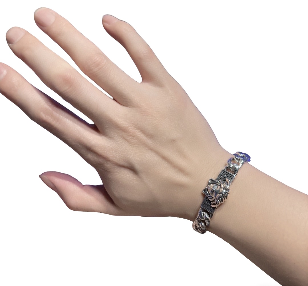 高品质范思哲手链美杜莎头像原单货专柜新款开模复古潮流时尚必备 男女均可佩戴 情侣款同款 摇滚朋克泰银风格