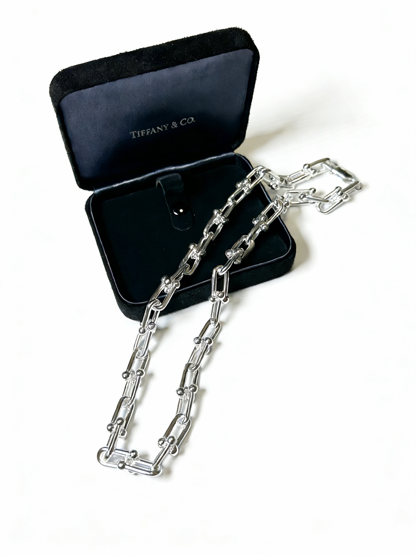 NO:688240,New Tiffany & Co. necklace TIFFNY&CO. Counter Seiko silver version, the same style as the star, retro old style, original replica, purely handmade ~ authentic mold opening, trendy and fashionable must-have, can be worn by both men and women, same style for couples, rock punk silver style, trendy and versatile, same style as the official website (55cm), fine jewelry, tiffany, necklace19860909新款蒂芙尼项链TIFFNY&CO. 专柜精工银版本明星同款 复古做旧风 原版复刻 纯手工打造 ～正品开模潮流时尚必备 男女均可佩戴 情侣款同款 摇滚朋克银风格 潮流百搭 官网同款（55cm）,饰品精品,tiffany,necklace,Jewelry