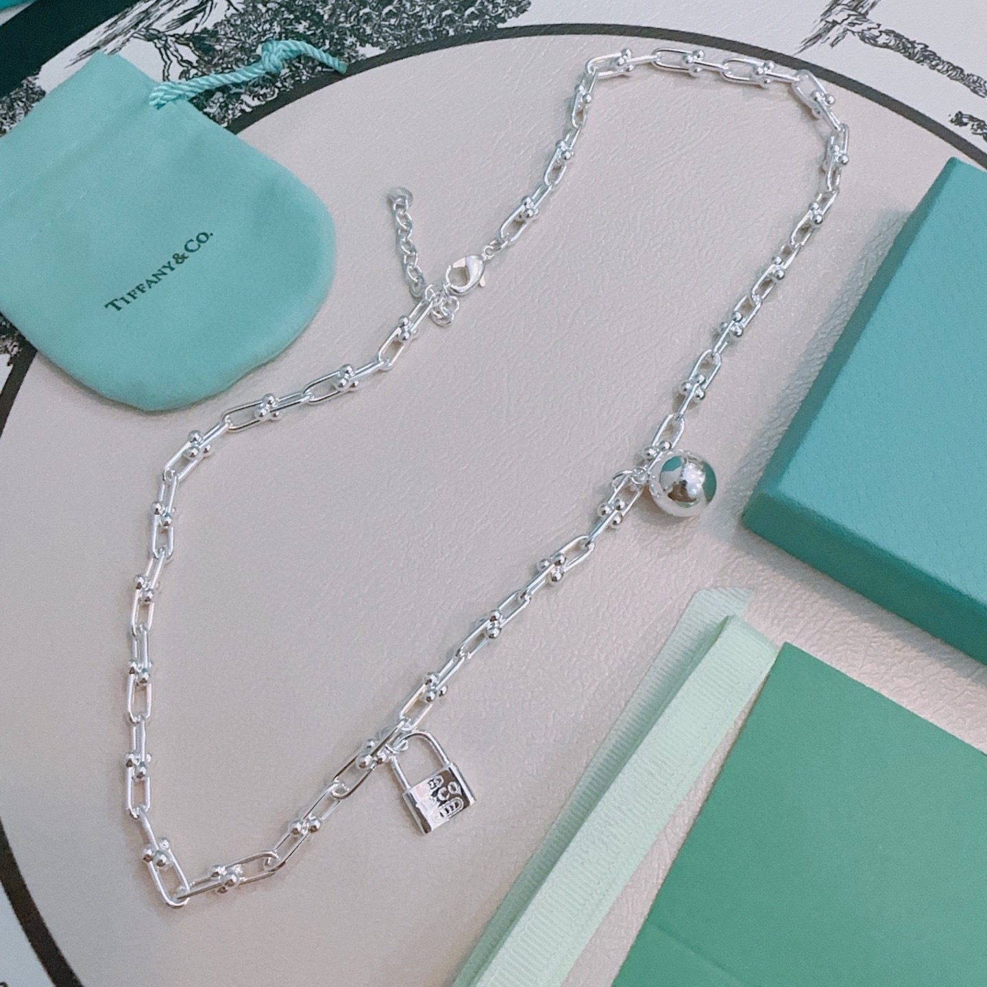 NO:688276,Tiffany & Co. Necklace TIFFNY&CO. Counter Seiko silver version, the same style as the star, retro old style, original replica, purely handmade ~ authentic mold opening, trendy and fashionable must-have, can be worn by both men and women, same style for couples, rock punk silver style, trendy and versatile, same style as the official website, boutique jewelry, tiffany, necklace19860909蒂芙尼项链 TIFFNY&CO. 专柜精工银版本明星同款 复古做旧风 原版复刻 纯手工打造 ～正品开模潮流时尚必备 男女均可佩戴 情侣款同款 摇滚朋克银风格 潮流百搭 官网同款,饰品精品,tiffany,necklace,Jewelry