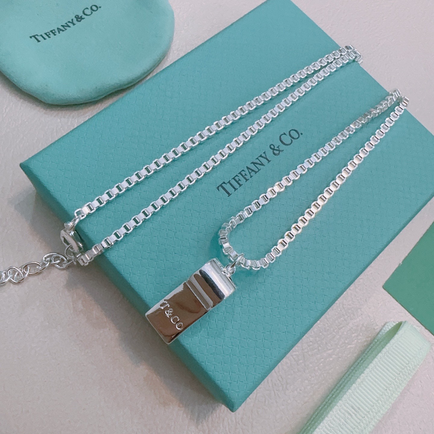 NO:688260,Tiffany TIFFNY&CO. Counter Seiko silver version, the same style as the star, retro old style, original replica, purely handmade ~ authentic mold opening, trendy and fashionable must-have, can be worn by both men and women, same style for couples, rock punk silver style, trendy and versatile, same style as the official website, fine jewelry, tiffany19860909蒂芙尼 TIFFNY&CO. 专柜精工银版本明星同款 复古做旧风 原版复刻 纯手工打造 ～正品开模潮流时尚必备 男女均可佩戴 情侣款同款 摇滚朋克银风格 潮流百搭 官网同款,饰品精品,tiffany,Jewelry