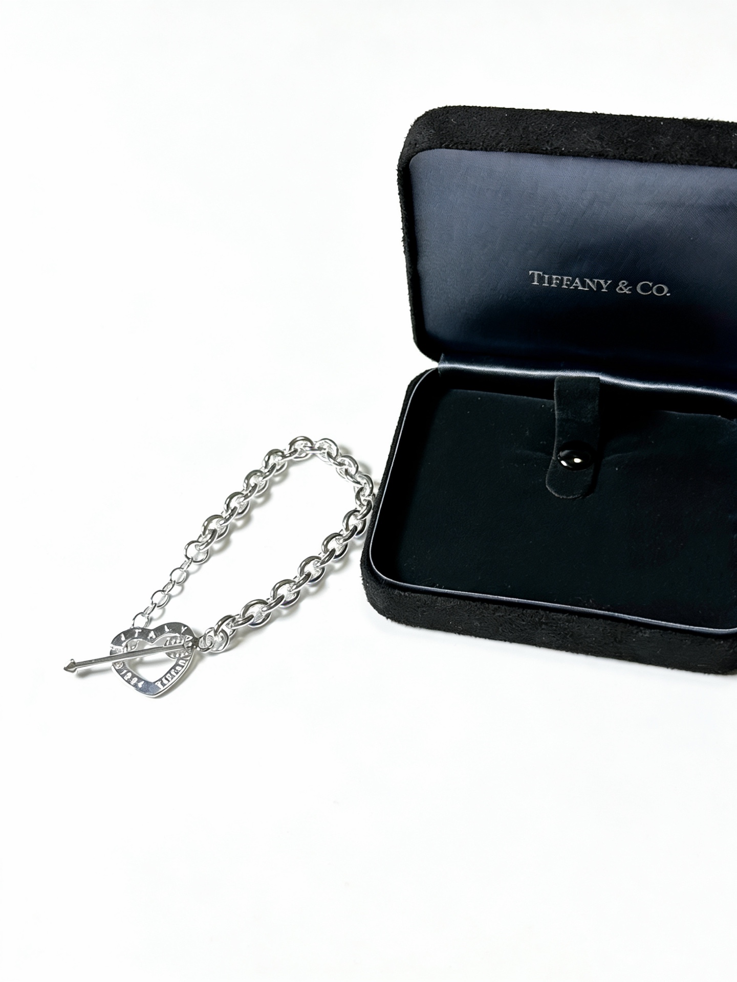 NO:688273,New Tiffany & Co. bracelet TIFFNY&CO. Counter Seiko silver version same as star style Retro old style Original replica Purely handmade ~ Authentic mold opening trend fashion must-have Can be worn by both men and women Same style for couples Rock and punk silver style Trendy and versatile Same style as official website, boutique jewelry, tiffany, bracelet19860909新款蒂芙尼手链TIFFNY&CO. 专柜精工银版本明星同款 复古做旧风 原版复刻 纯手工打造 ～正品开模潮流时尚必备 男女均可佩戴 情侣款同款 摇滚朋克银风格 潮流百搭 官网同款,饰品精品,tiffany,bracelet,Jewelry