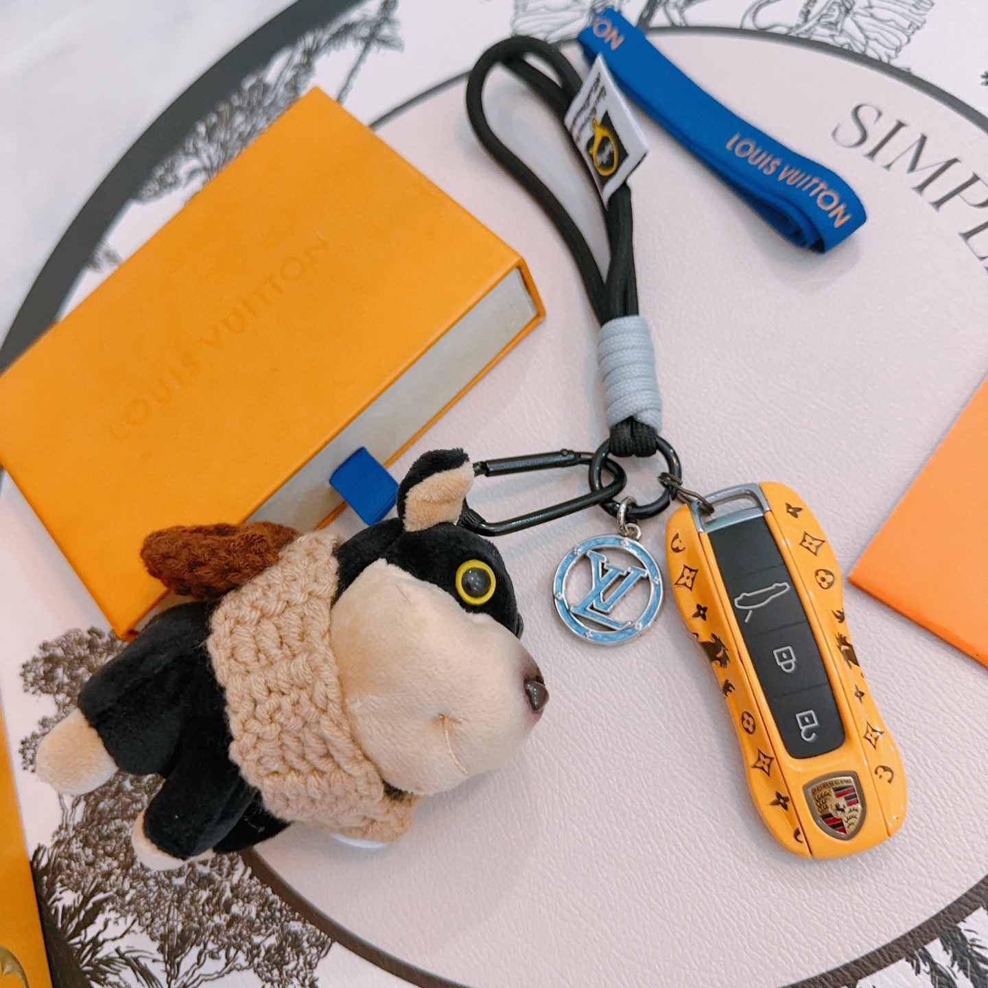 NO:688269,New product release LV keychain LV bag buckle The latest bag charms are of a higher grade Stars have the same style Anger Forest series classic models co-branded design concept keychain series The details are distressed The version is not available in the market glossy version This has been out of the LV best-selling model Very good match with trendy backpacks, jewelry boutiques, louis vuitton, backpacks, keychain19860909新品发布LV钥匙扣 lv包包扣 最新款包包挂饰档次更高明星同款Anger Forest系列经典款联名设计理念钥匙扣系列 细节对版做旧处理 非市面亮面版型 这款一直在出 lv里面热卖款 非常好搭配潮流背包,饰品精品,louis vuitton,backpacks,keychain,Jewelry