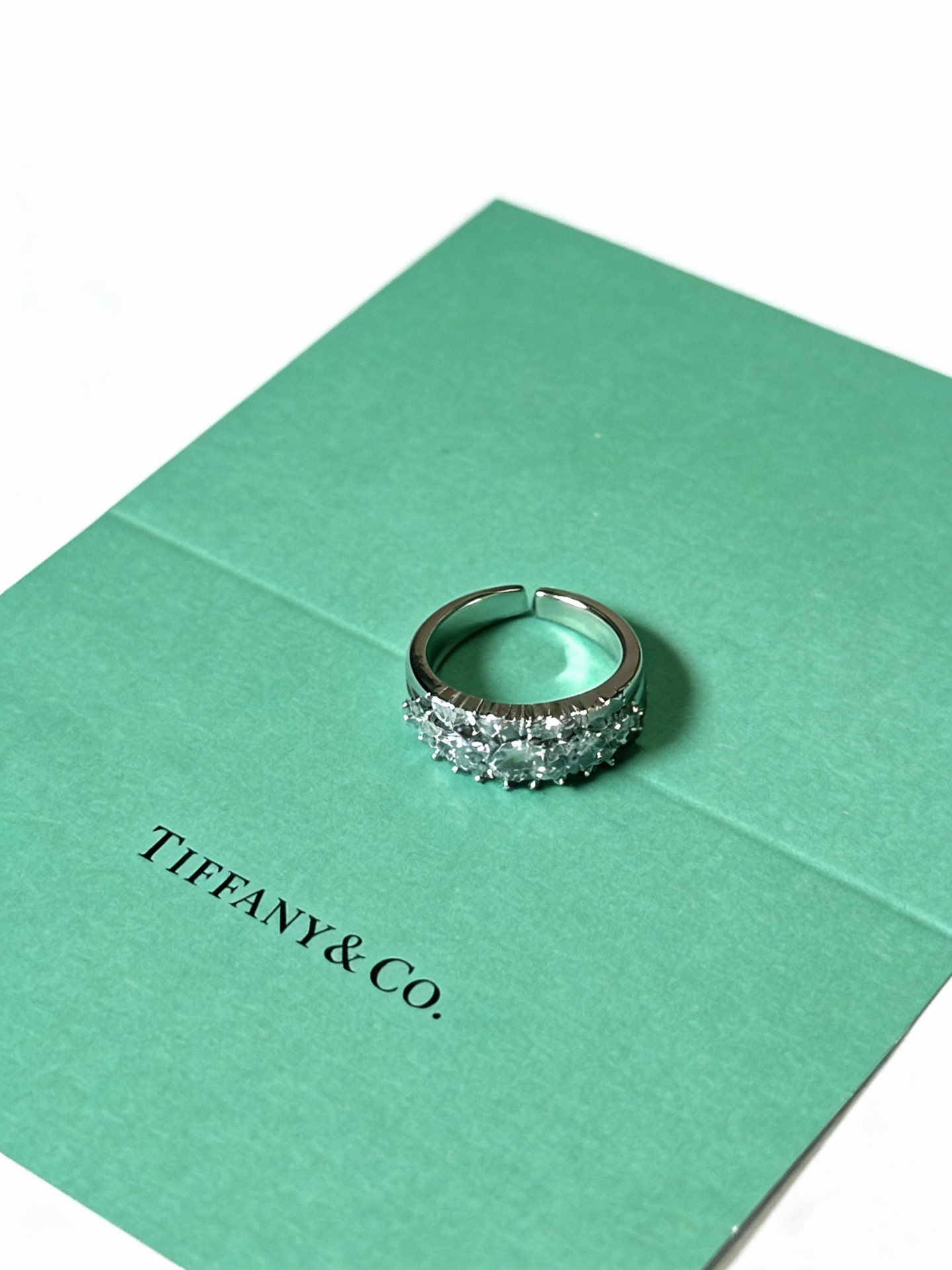 Tiffany 蒂芙尼戒指 ✨简约大气百搭 潮流单品 全新升级版 开口戒指(可调节)💓V金镀铂金层 清晰字印 非常不错的款式推荐👍这款 搭 3