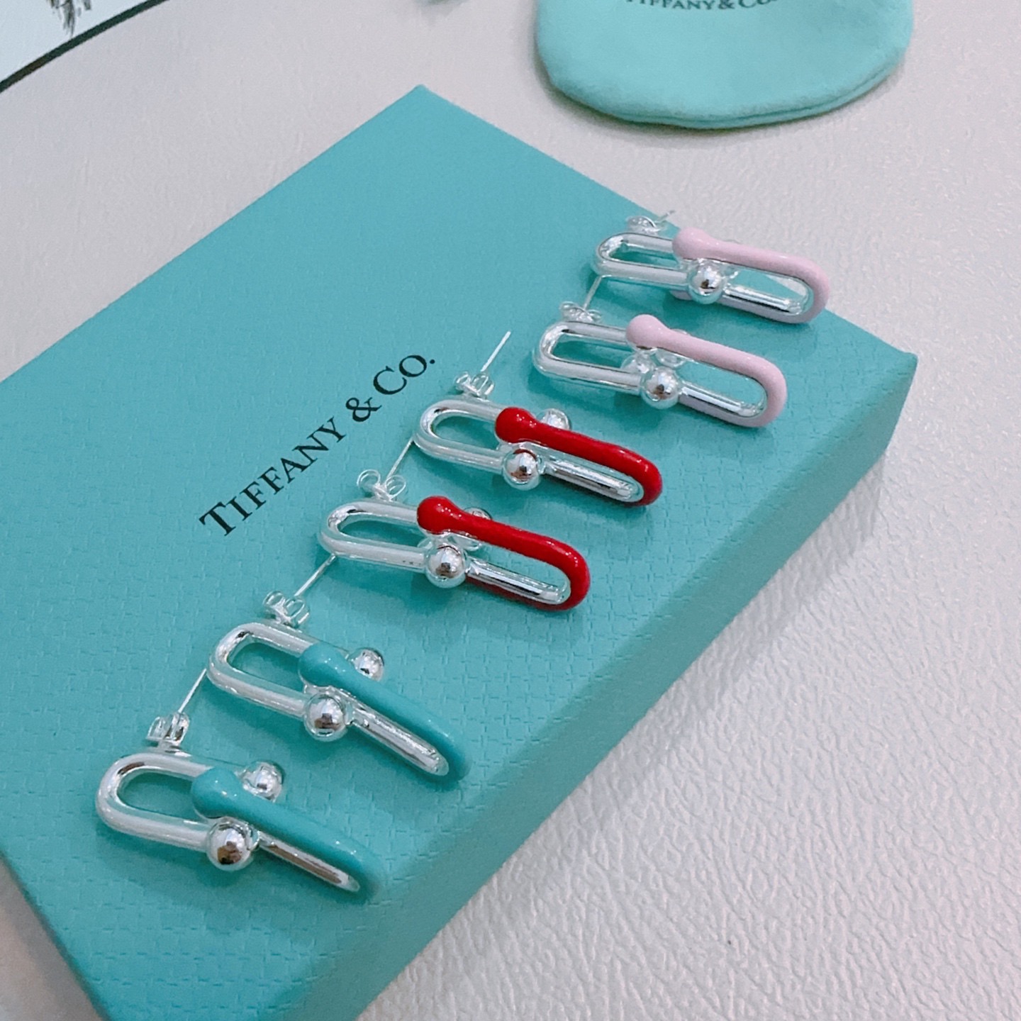NO:705300,Exclusively customized Tiff Tiffany earrings commemorative style. The earrings are made of high-carbon diamonds. Top-grade silver material franc design. Absolutely exquisite and elegant. Generous earrings, jewelry boutique, tiffany, earrings19860909独家订制 Tiff 蒂芙尼耳环纪念款 耳钉采用高碳钻 顶级银材质法郎设计 绝对精工细造优雅 大方耳环,饰品精品,tiffany,earrings,Jewelry
