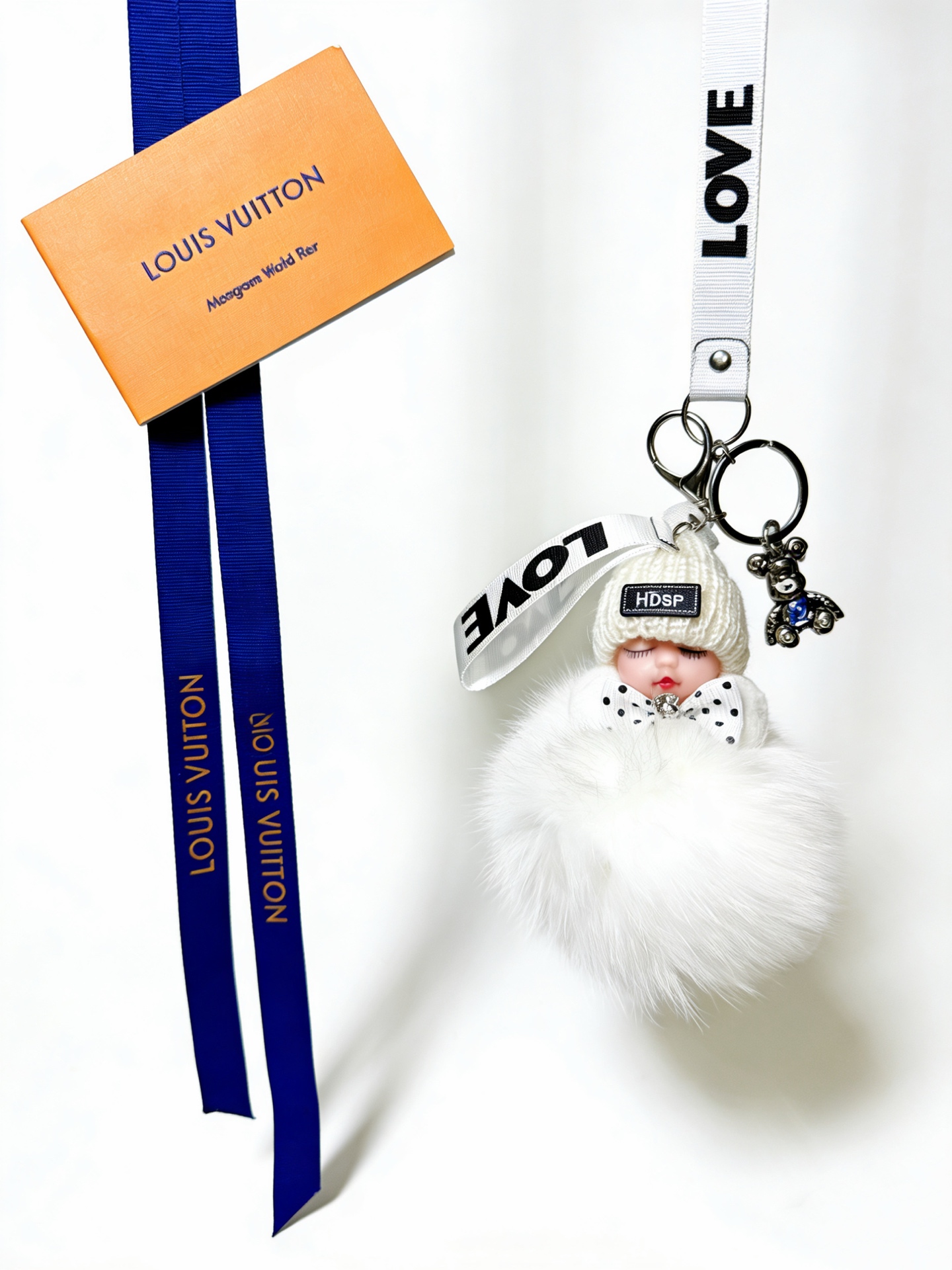 NO:705309,New product release LV keychain LV bag buckle The latest bag charms are of a higher grade Stars have the same style Anger Forest series classic models co-branded design concept keychain series The details are distressed The version is not available in the market glossy version This has been out of the LV best-selling model Very good match with trendy backpacks, jewelry boutiques, louis vuitton, backpacks, keychain19860909新品发布LV钥匙扣 lv包包扣 最新款包包挂饰档次更高明星同款Anger Forest系列经典款联名设计理念钥匙扣系列 细节对版做旧处理 非市面亮面版型 这款一直在出 lv里面热卖款 非常好搭配潮流背包,饰品精品,louis vuitton,backpacks,keychain,Jewelry