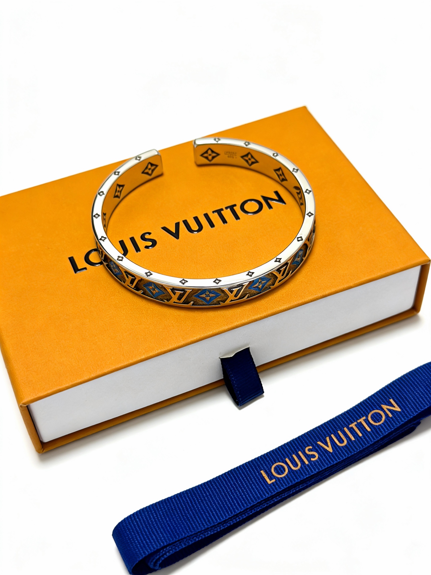 Louis Vuitton Haute Joaillerie Fine Jewelry Earrings Necklace Ring Ref 2