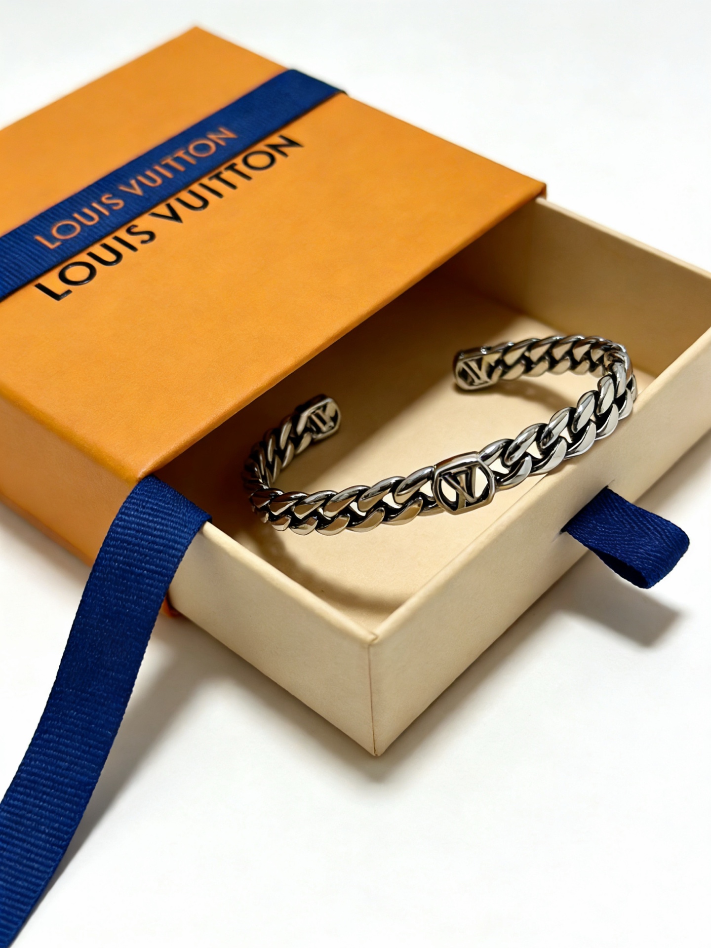路易威登 Louis Vuitton 传世高定珠宝耳环项链戒指首饰 #4CBE036B 6