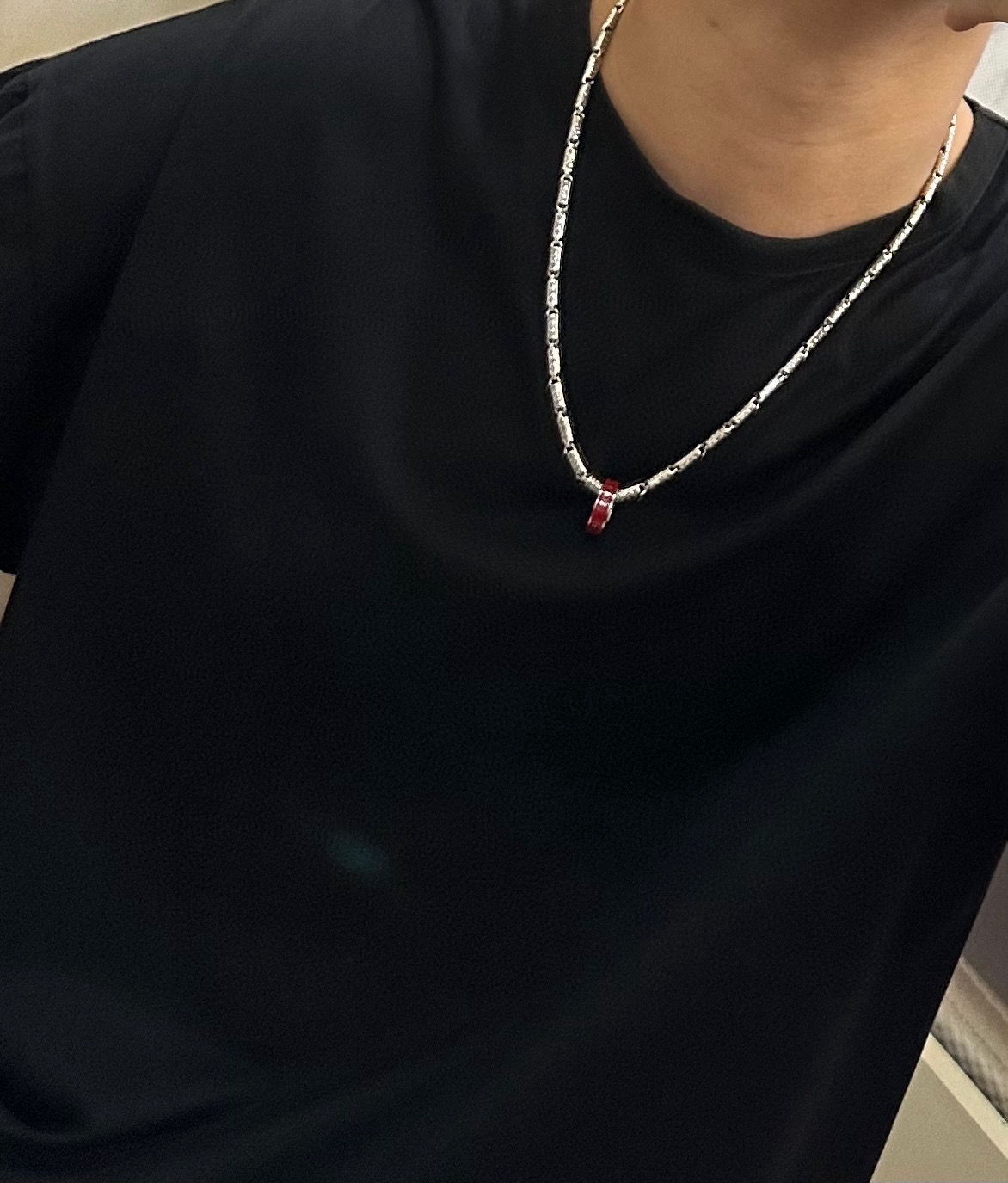 ❤️180包邮/原单代购级别
LV路易威登项链🇷🇼原单货🇷🇼专柜新款开模复古潮流时尚必备 男女均可佩戴 情侣款同款 摇滚朋克泰银风格 复古元素 潮流百搭 官网同款项链最新款链条档次更高明星经典款项链系列复古银项链
链长60厘米可改长度
细节对版做旧处理 非市面亮面版型 
这款一直在出 LV里面热卖款 非常好搭配潮流衣服👔🥿