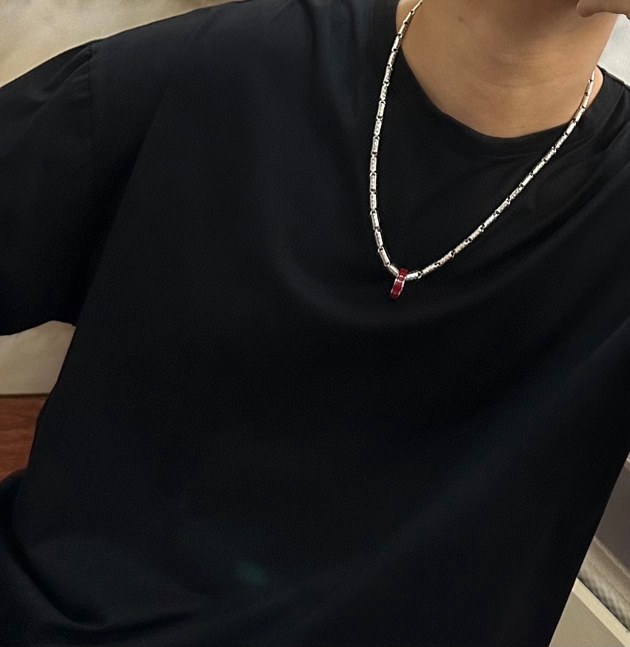 ❤️180包邮/原单代购级别
LV路易威登项链🇷🇼原单货🇷🇼专柜新款开模复古潮流时尚必备 男女均可佩戴 情侣款同款 摇滚朋克泰银风格 复古元素 潮流百搭 官网同款项链最新款链条档次更高明星经典款项链系列复古银项链
链长60厘米可改长度
细节对版做旧处理 非市面亮面版型 
这款一直在出 LV里面热卖款 非常好搭配潮流衣服👔🥿