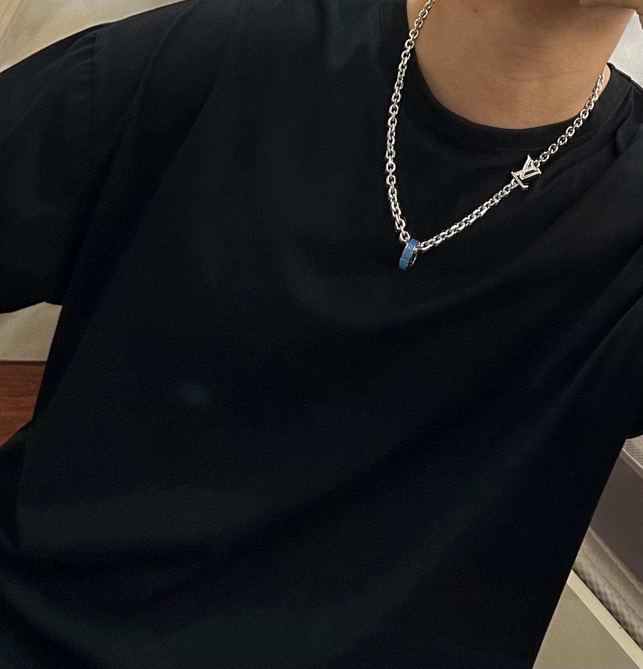 ❤️170包邮/原单代购级别
LV路易威登项链🇷🇼原单货🇷🇼专柜新款开模复古潮流时尚必备 男女均可佩戴 情侣款同款 摇滚朋克泰银风格 复古元素 潮流百搭 官网同款项链最新款链条档次更高明星经典款项链系列复古银项链
链长60厘米可改长度
细节对版做旧处理 非市面亮面版型 
这款一直在出 LV里面热卖款 非常好搭配潮流衣服👔🥿