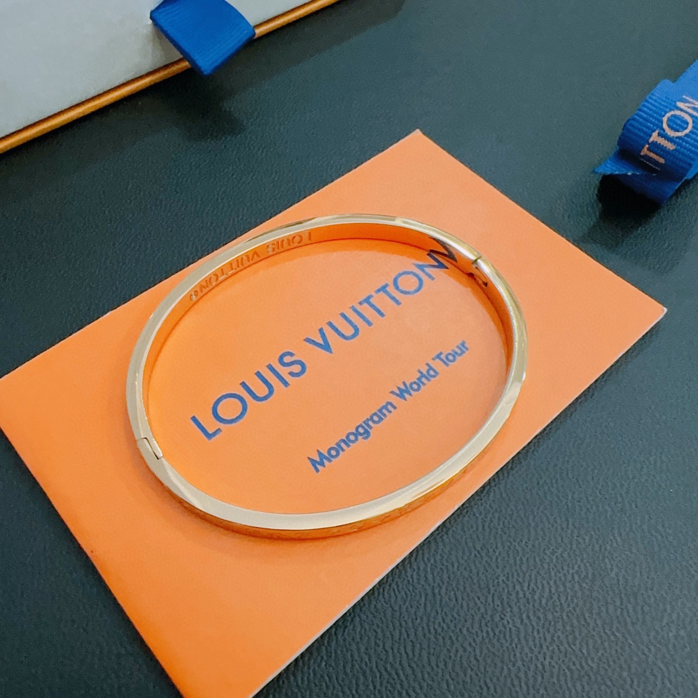 ❤️120包邮/原单代购级别
LV手链手镯 🇷🇼新款开模潮流时尚必备 男女均可佩戴 情侣款同款  潮流百搭 官网同款最新款