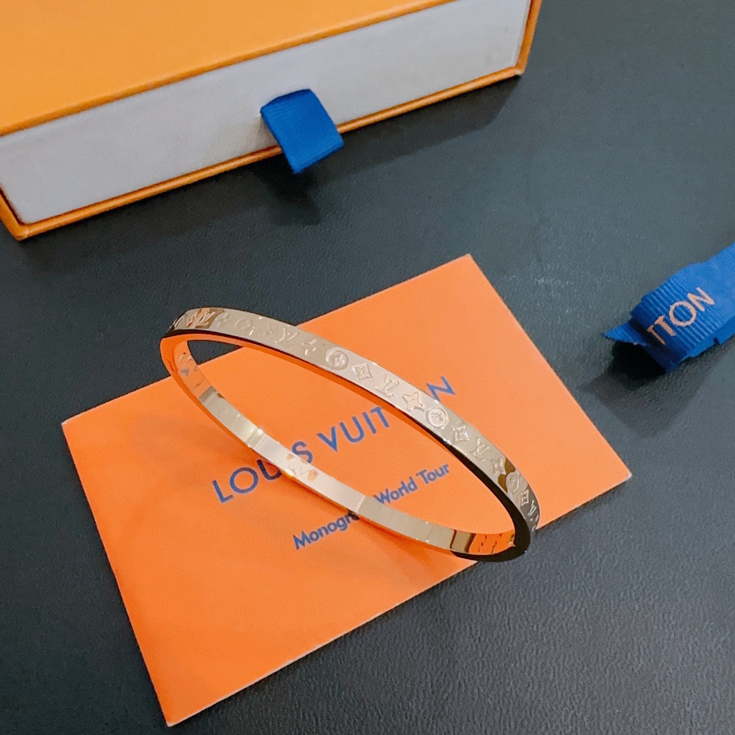 ❤️120包邮/原单代购级别
LV手链手镯 🇷🇼新款开模潮流时尚必备 男女均可佩戴 情侣款同款  潮流百搭 官网同款最新款