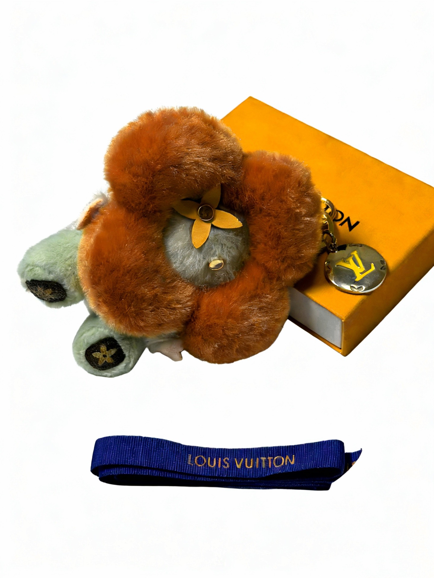 ❤️130包邮/原单代购级别
新品发布LV钥匙扣 lv包包扣 最新款包包挂饰档次更高明星同款Anger Forest系列经典款联名设计理念钥匙扣系列
细节对版做旧处理 非市面亮面版型 
这款一直在出 lv里面热卖款 非常好搭配潮流背包👔🥿