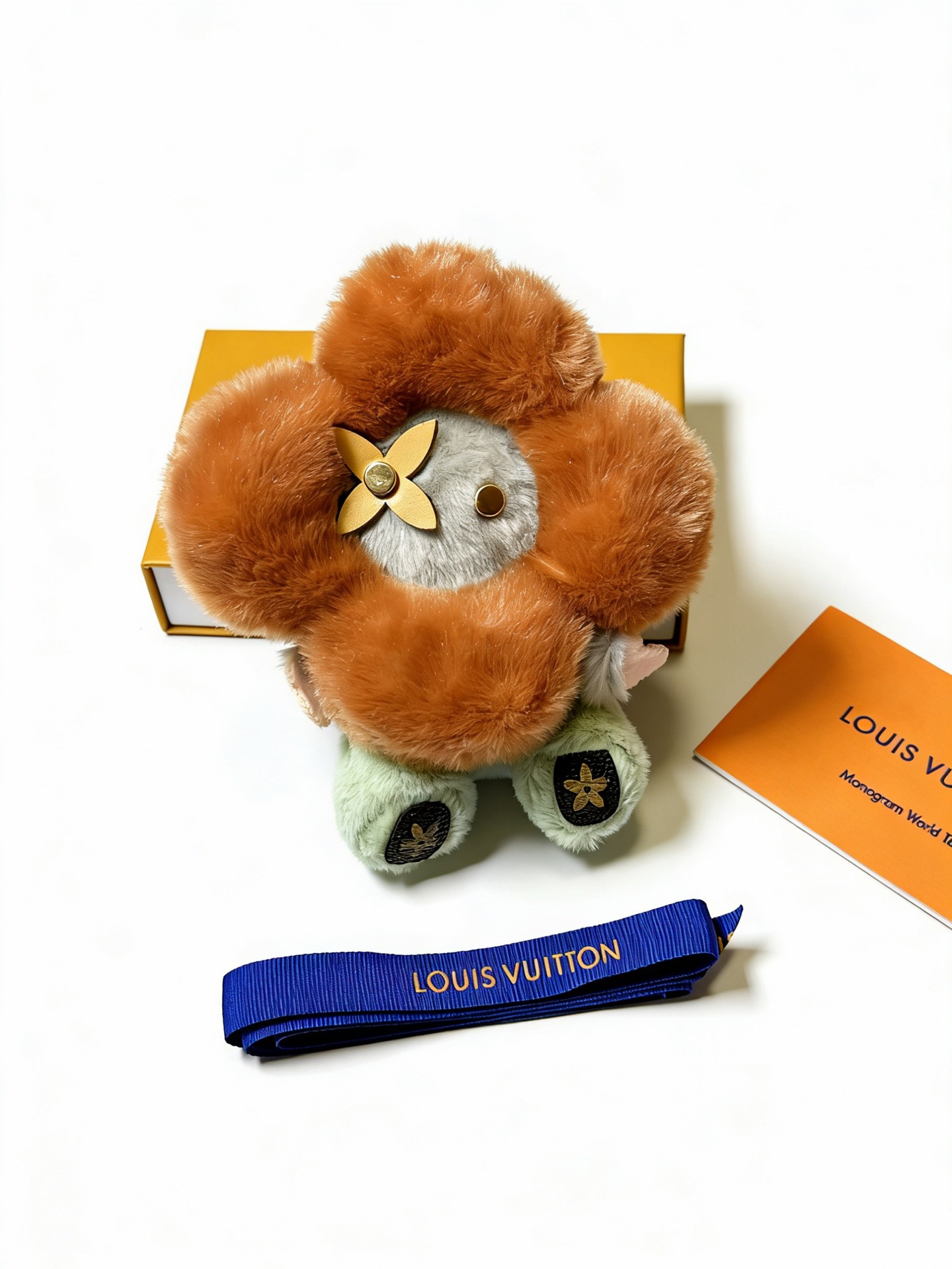 ❤️130包邮/原单代购级别
新品发布LV钥匙扣 lv包包扣 最新款包包挂饰档次更高明星同款Anger Forest系列经典款联名设计理念钥匙扣系列
细节对版做旧处理 非市面亮面版型 
这款一直在出 lv里面热卖款 非常好搭配潮流背包👔🥿