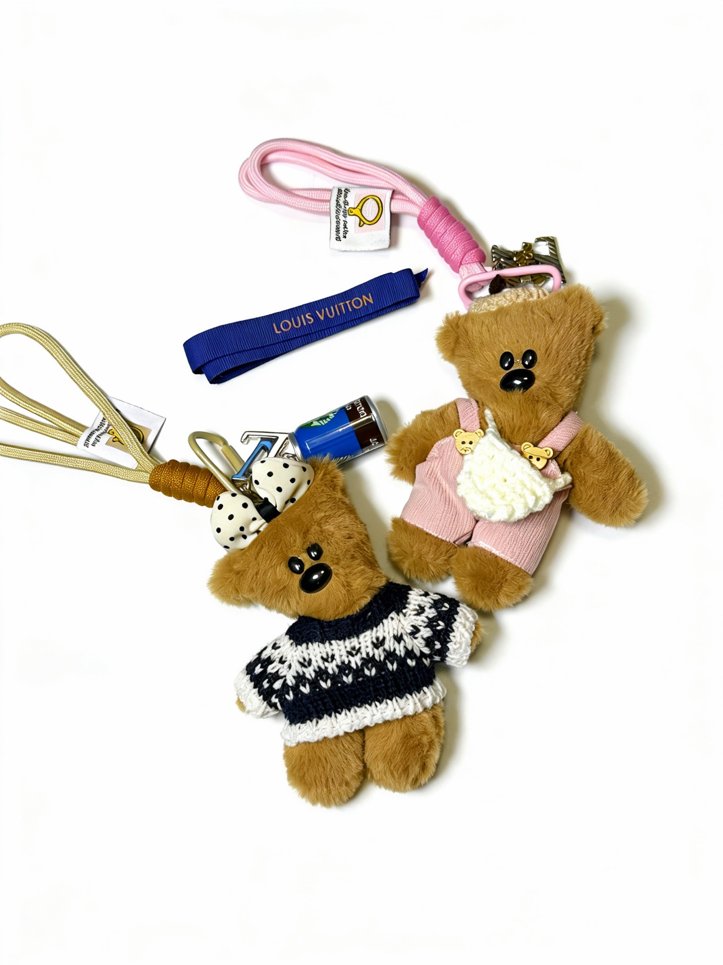 ❤️130包邮/原单代购级别
新品发布LV钥匙扣 lv包包扣 最新款包包挂饰档次更高明星同款Anger Forest系列经典款联名设计理念钥匙扣系列
细节对版做旧处理 非市面亮面版型 
这款一直在出 lv里面热卖款 非常好搭配潮流背包👔🥿