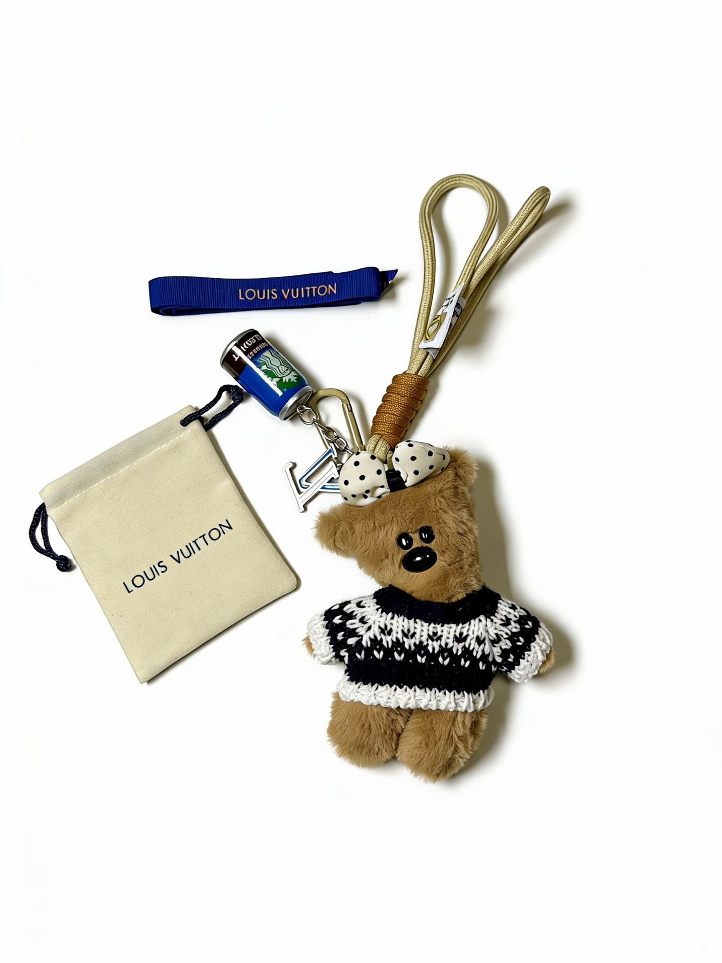 ❤️130包邮/原单代购级别
新品发布LV钥匙扣 lv包包扣 最新款包包挂饰档次更高明星同款Anger Forest系列经典款联名设计理念钥匙扣系列
细节对版做旧处理 非市面亮面版型 
这款一直在出 lv里面热卖款 非常好搭配潮流背包👔🥿