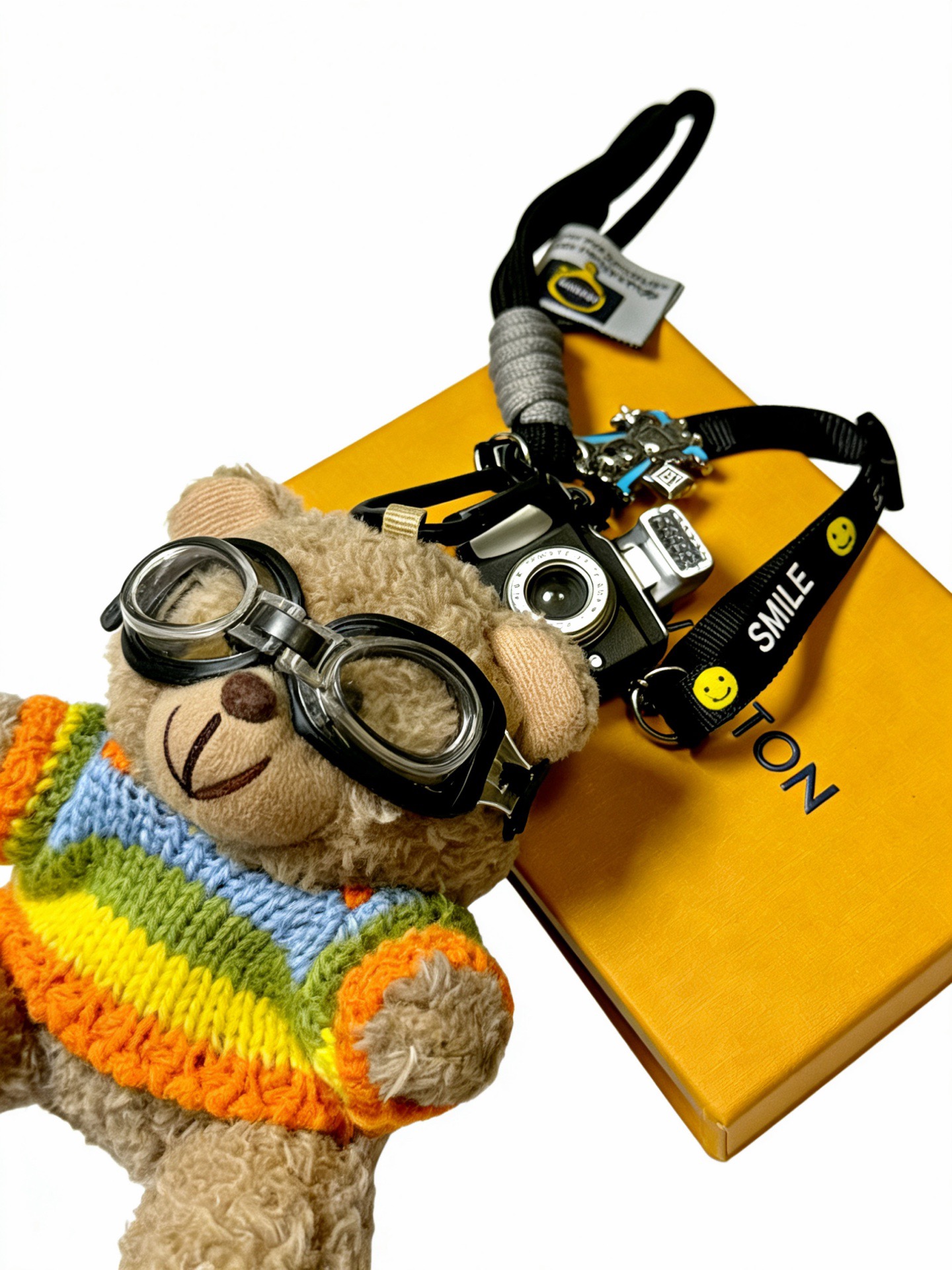 ❤️135包邮/原单代购级别
新品发布LV钥匙扣 lv包包扣 最新款包包挂饰档次更高明星同款Anger Forest系列经典款联名设计理念钥匙扣系列
细节对版做旧处理 非市面亮面版型 
这款一直在出 lv里面热卖款 非常好搭配潮流背包👔🥿