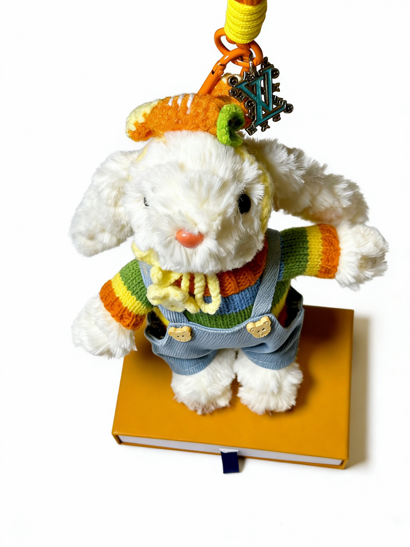 ❤️135包邮/原单代购级别
新品发布LV钥匙扣 lv包包扣 最新款包包挂饰档次更高明星同款Anger Forest系列经典款联名设计理念钥匙扣系列
细节对版做旧处理 非市面亮面版型 
这款一直在出 lv里面热卖款 非常好搭配潮流背包👔🥿