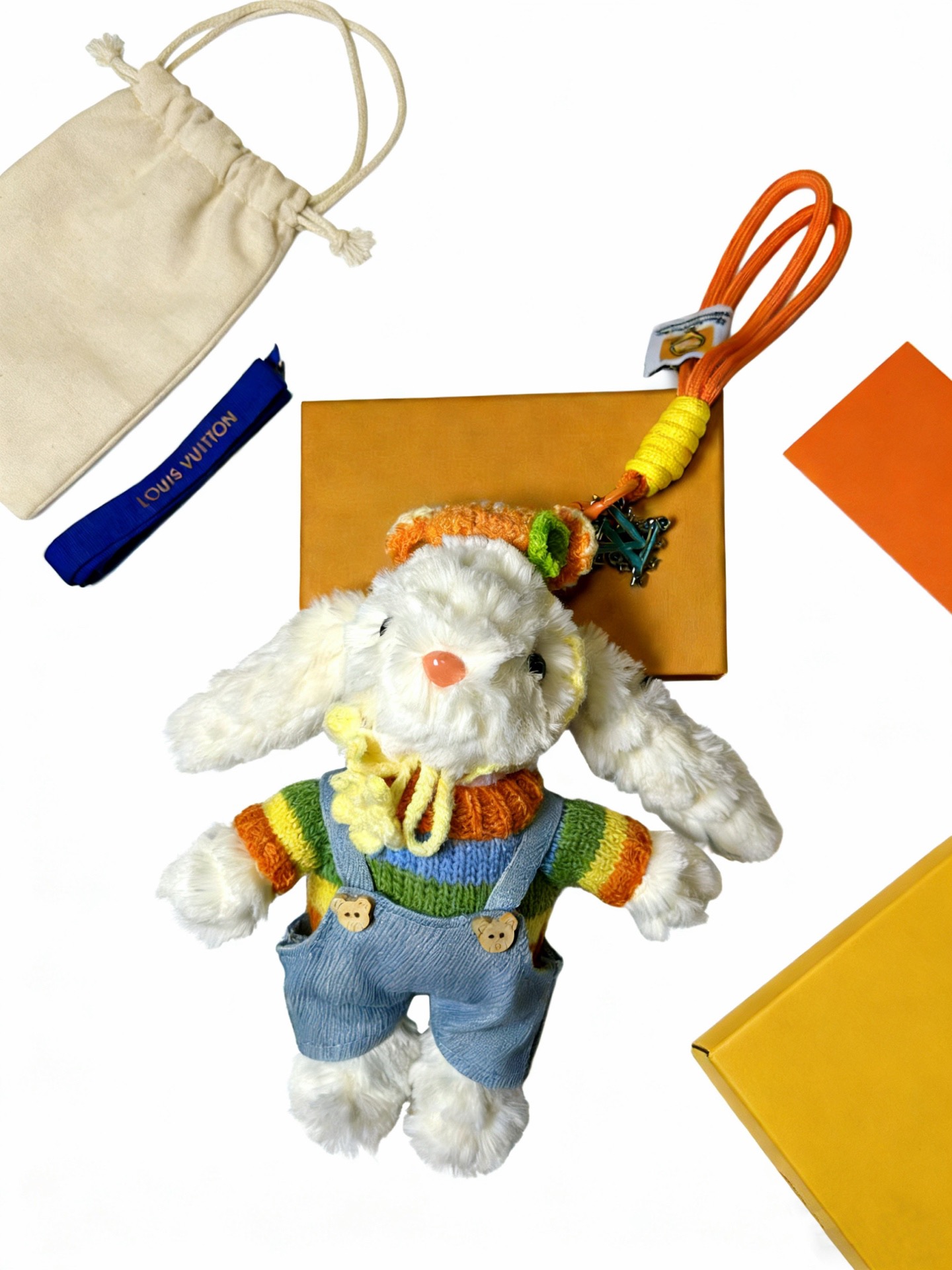 ❤️135包邮/原单代购级别
新品发布LV钥匙扣 lv包包扣 最新款包包挂饰档次更高明星同款Anger Forest系列经典款联名设计理念钥匙扣系列
细节对版做旧处理 非市面亮面版型 
这款一直在出 lv里面热卖款 非常好搭配潮流背包👔🥿