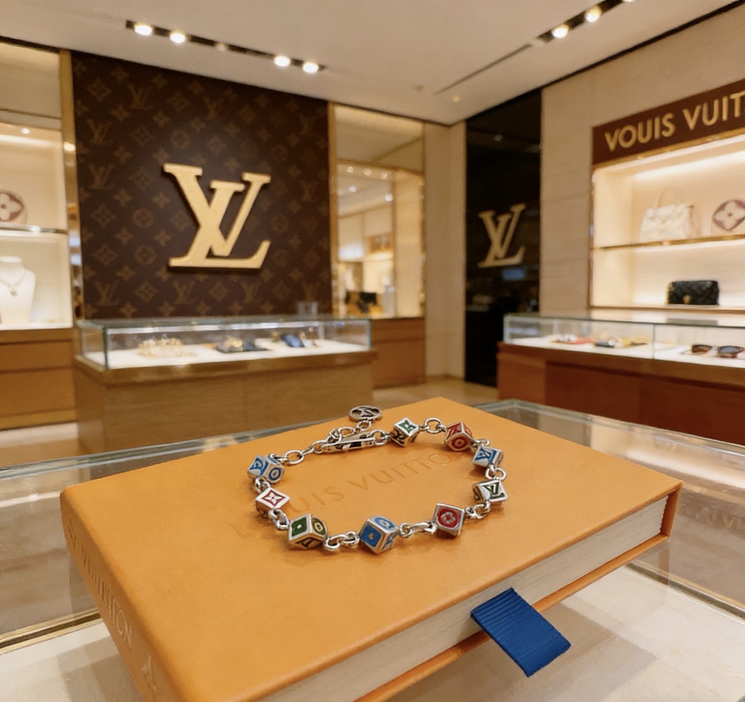 NO:724859,Louis Vuitton LV bracelet original goods counter new open mold retro trendy fashion must-have. Can be worn by both men and women. The same style for couples. Rock punk Thai silver style. Retro elements. Trendy and versatile. The same bracelet on the official website. The latest chain is higher grade. Celebrity classic necklace series retro silver. Adjustable length. Details are distressed. Non-market shiny version. This has been out. The best-selling model in LV. Very good match with trendy clothes, fine jewelry, louis vuitton, louis  vuitton,necklace,bracelet19860909路易威登 LV手链原单货专柜新款开模复古潮流时尚必备 男女均可佩戴 情侣款同款 摇滚朋克泰银风格 复古元素 潮流百搭 官网同款手链最新款链条档次更高明星经典款项链系列复古银 可调节长度 细节对版做旧处理 非市面亮面版型 这款一直在出 LV里面热卖款 非常好搭配潮流衣服,饰品精品,louis vuitton,louis vuitton,necklace,bracelet,Jewelry