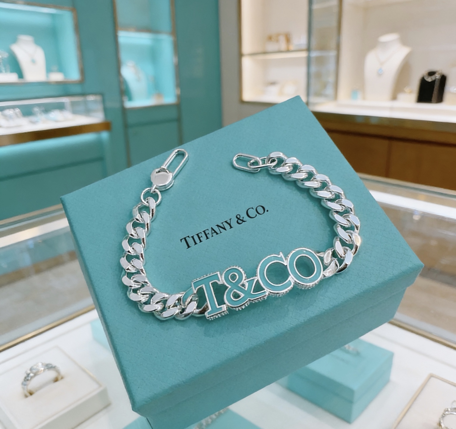 NO:724869,Tiffany & Co. Bracelet TIFFNY&CO. Counter Seiko silver version, the same style as the star, retro old style, original replica, purely handmade ~ authentic mold opening, trendy and fashionable must-have, can be worn by both men and women, same style for couples, rock punk silver style, trendy and versatile, same style as the official website, boutique jewelry, tiffany, bracelet19860909蒂芙尼手链 TIFFNY&CO. 专柜精工银版本明星同款 复古做旧风 原版复刻 纯手工打造 ～正品开模潮流时尚必备 男女均可佩戴 情侣款同款 摇滚朋克银风格 潮流百搭 官网同款,饰品精品,tiffany,bracelet,Jewelry