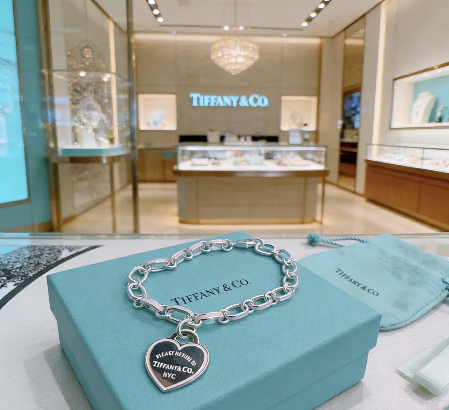 Tiffany Co Return to Tiffany Heart Tag bracelet Silver metal with light pink enamel accents 18cm