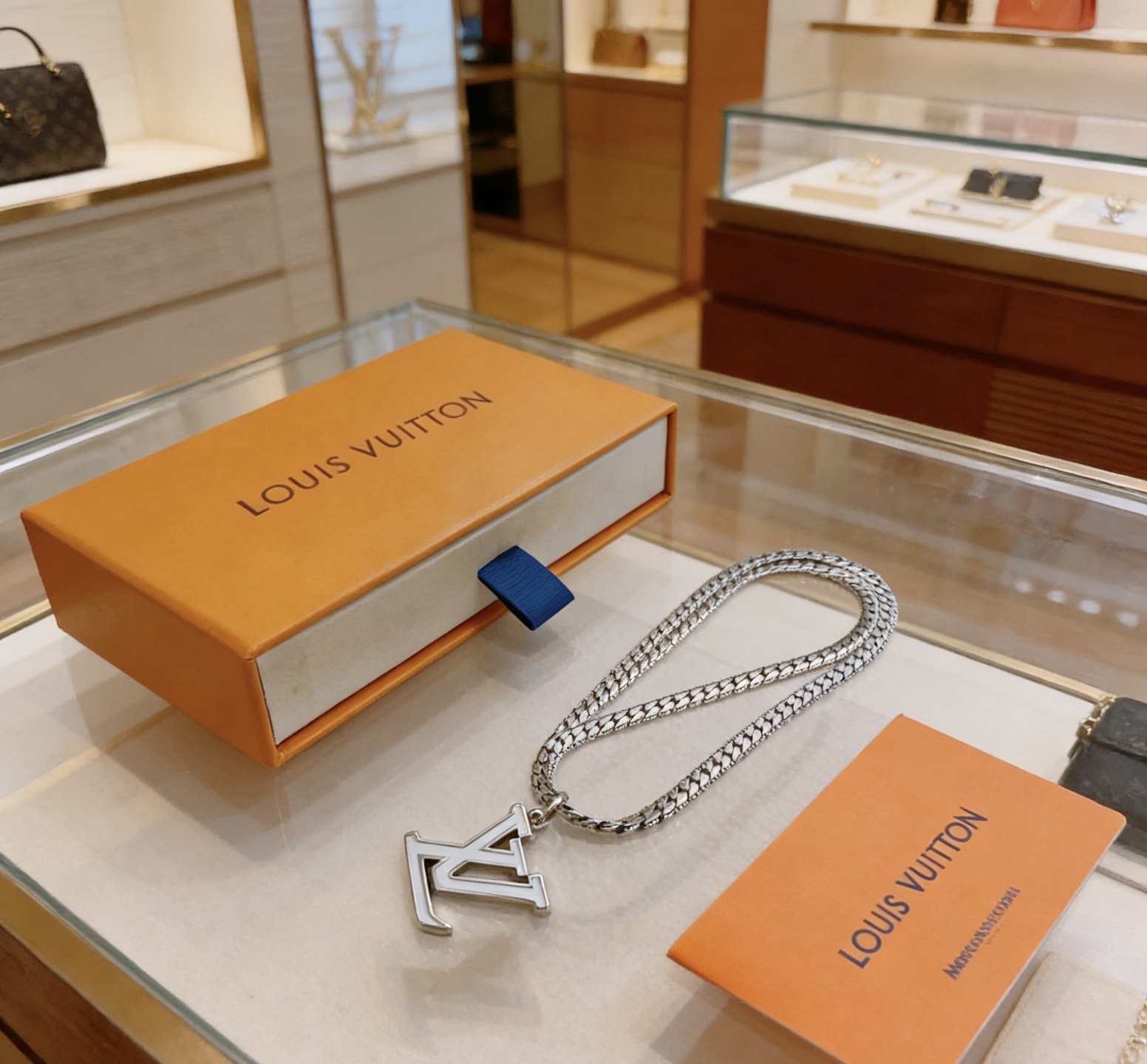 Louis Vuitton 路易威登 LV项链 潮流 男女均可佩戴