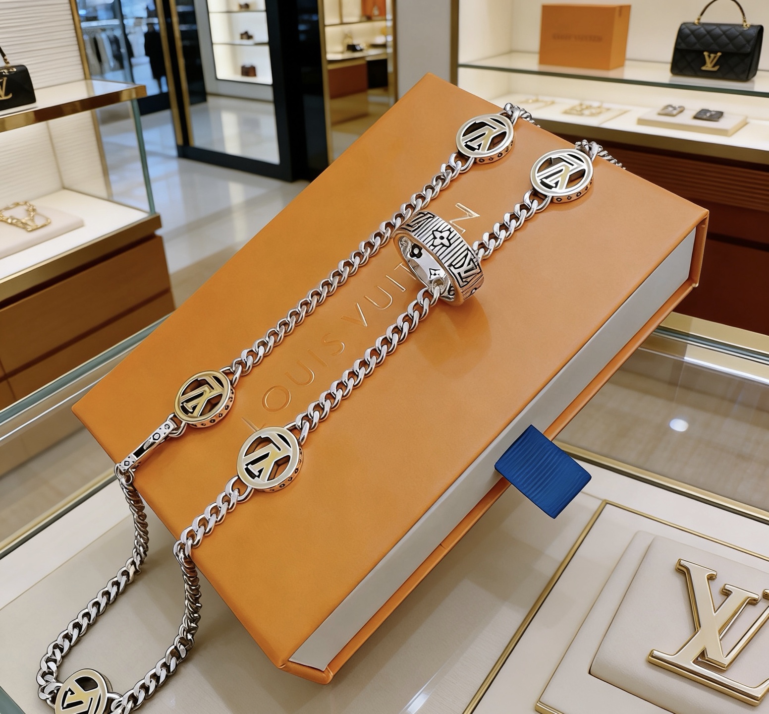 Louis Vuitton LV路易威登项链 潮流 男女均可佩戴