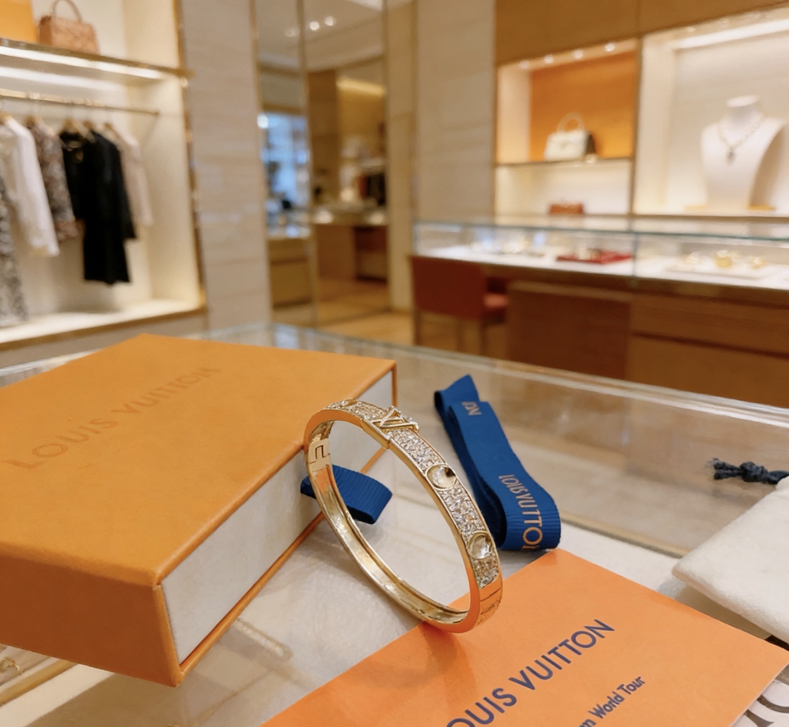 LV路易威登手链手镯🇷🇼原单货🇷🇼专柜新款开模复古潮流时尚必备 男女均可佩戴 情侣款同款 摇滚朋克泰银风