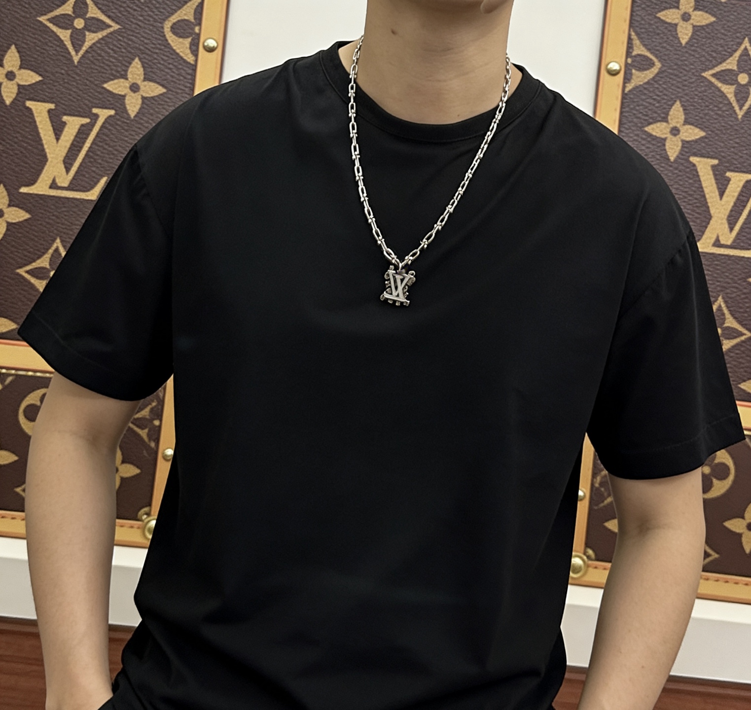 新款路易威登 LV项链🇷🇼原单货🇷🇼专柜新款开模复古潮流时尚必备 男女均可佩戴 情侣款同款 摇滚朋克泰银