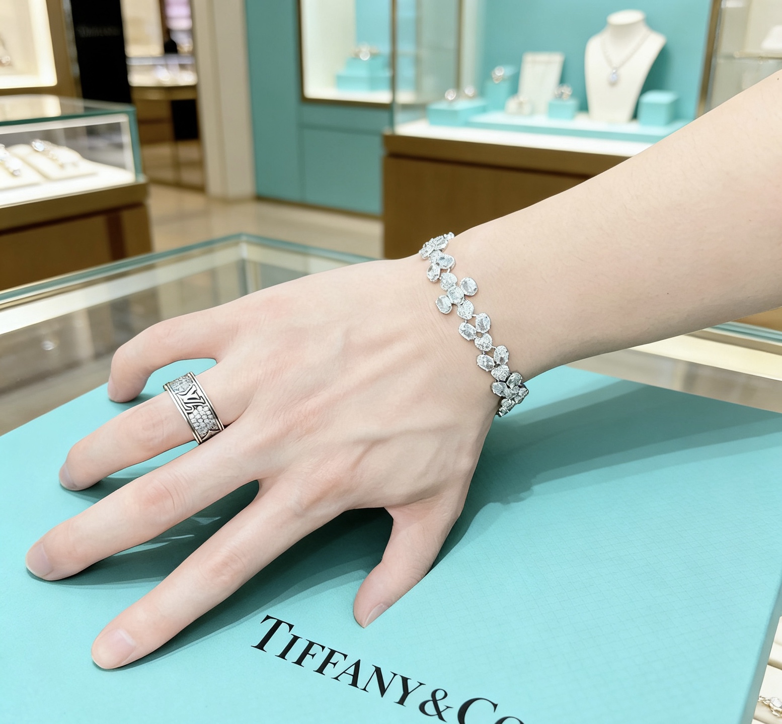 独家订制 ✨Tiff 蒂芙尼手链纪念款 花絮 马眼 手链 💘采用高碳钻 💎 顶级亚金材质镶嵌 铂金镶钻设