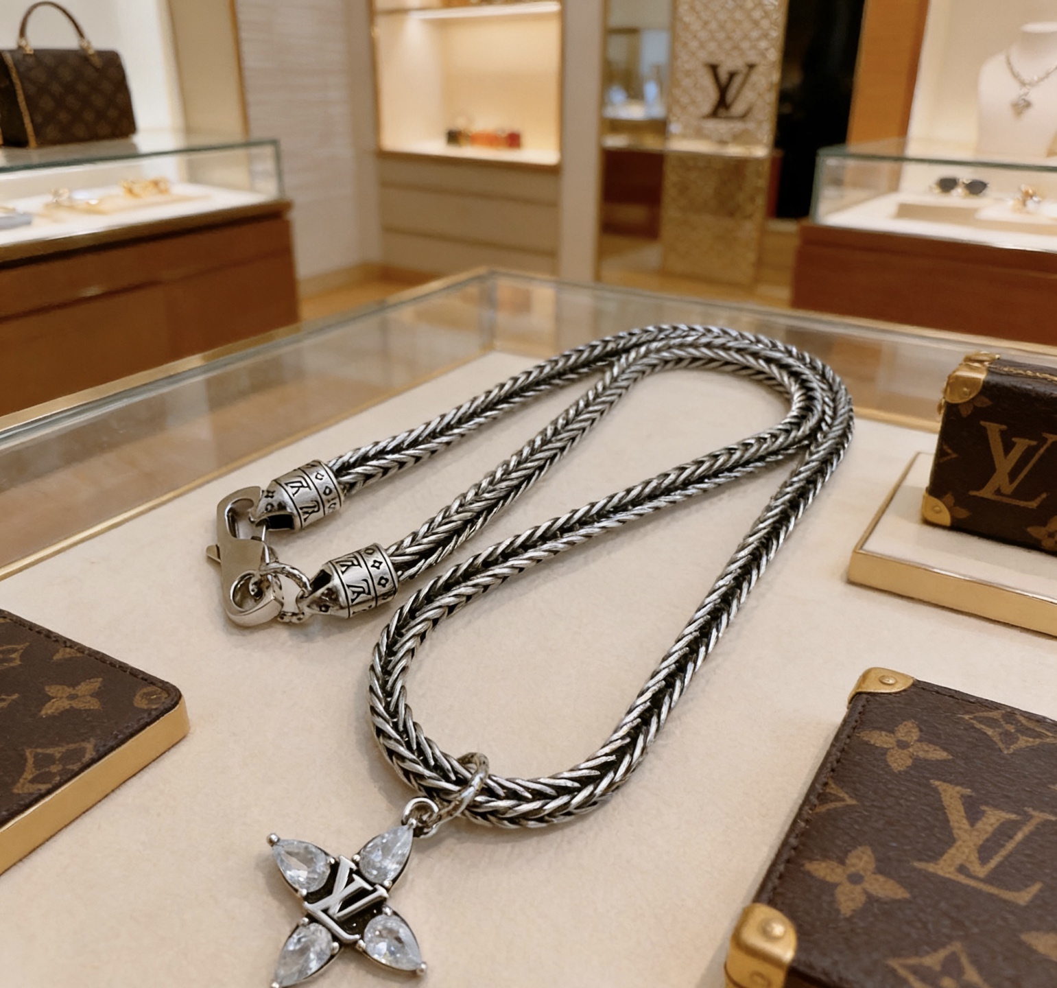 Louis Vuitton 新款路易威登 LV项链 潮流 男女均可佩戴