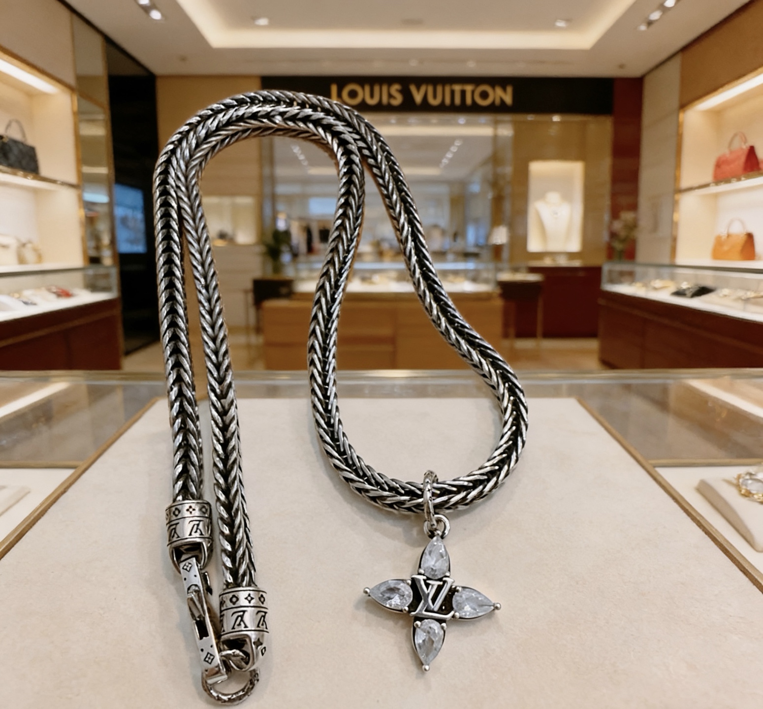 Louis Vuitton 新款路易威登 LV项链 潮流 男女均可佩戴