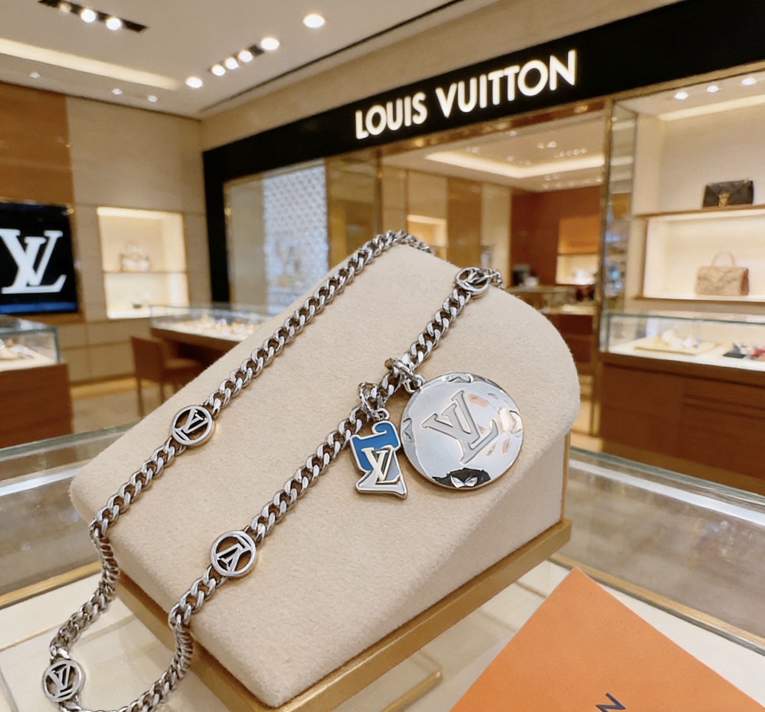 Louis Vuitton 新款路易威登 LV项链 潮流 男女均可佩戴