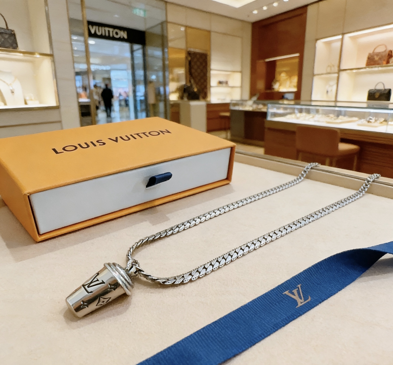 Louis Vuitton 路易威登 LV项链 潮流 男女均可佩戴
