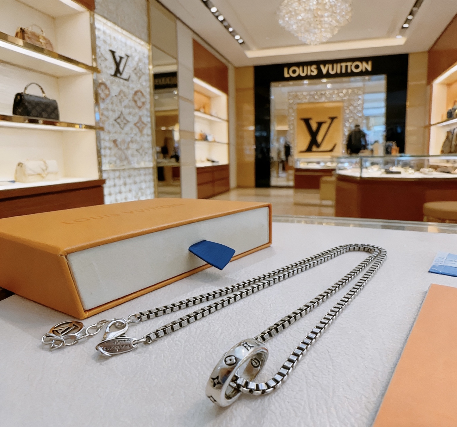 Louis Vuitton 路易威登 LV项链 潮流 男女均可佩戴