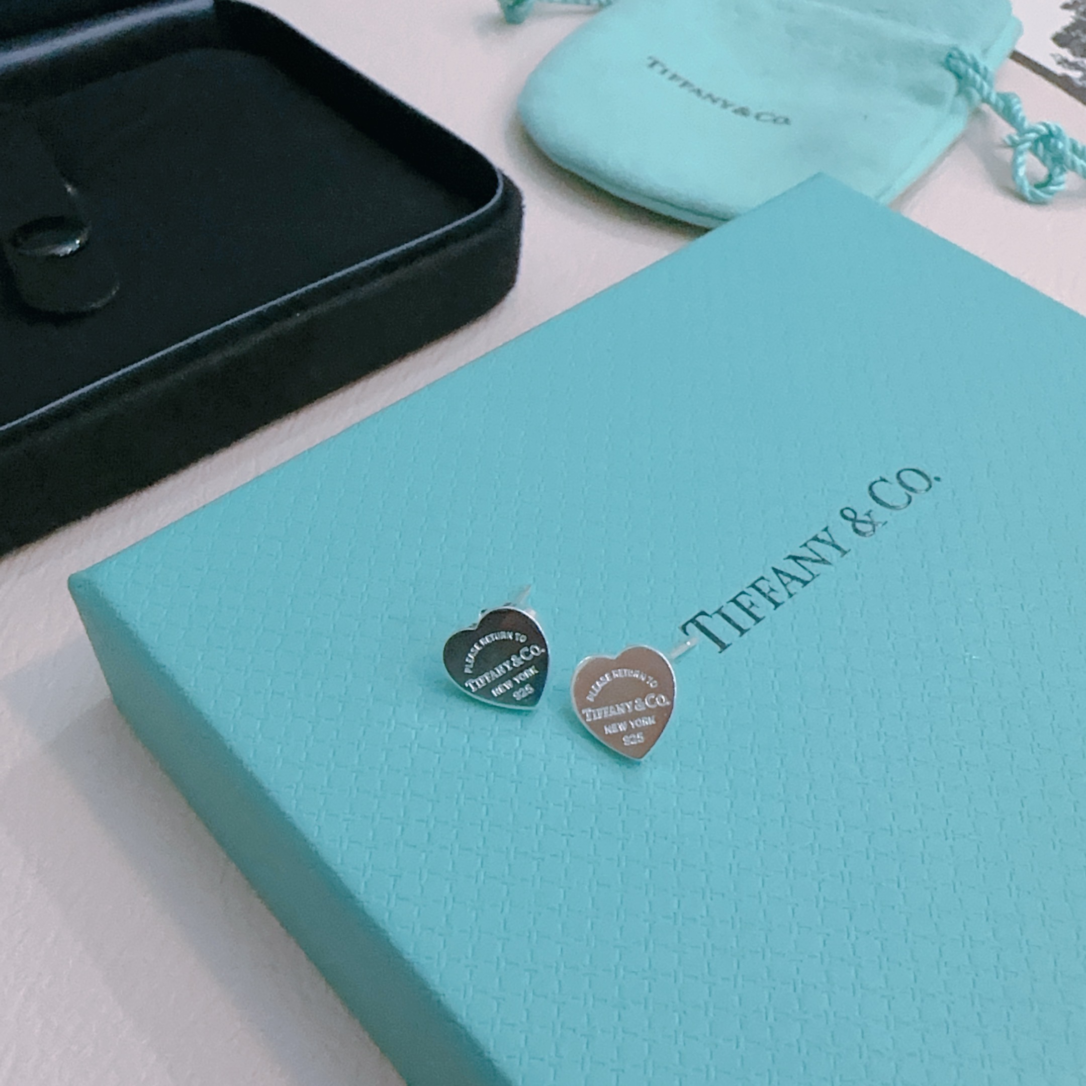 Tiffany & Co. 新款爱心耳钉 Return to Tiffany™ 系列灵感源自 1969 年问世的标志性钥匙扣
