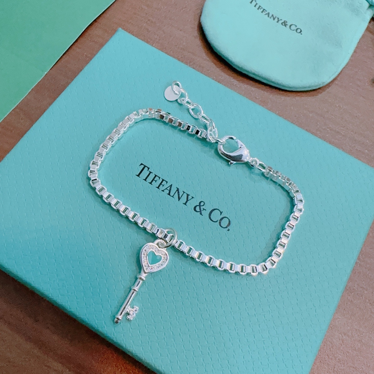 NO:763188,Tiffany & Co. Bracelet TIFFNY&CO. Counter Seiko silver version, the same style as the star, retro old style, original replica, purely handmade ~ authentic mold opening, trendy and fashionable must-have, can be worn by both men and women, same style for couples, rock punk silver style, trendy and versatile, same style as the official website, boutique jewelry, tiffany, bracelet19860909蒂芙尼手链 TIFFNY&CO. 专柜精工银版本明星同款 复古做旧风 原版复刻 纯手工打造 ～正品开模潮流时尚必备 男女均可佩戴 情侣款同款 摇滚朋克银风格 潮流百搭 官网同款,饰品精品,tiffany,bracelet,Jewelry