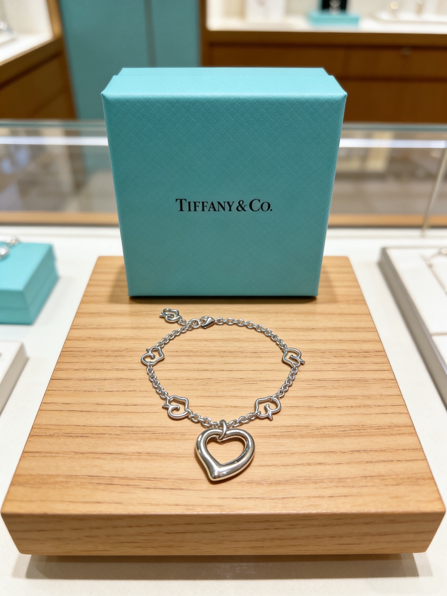 NO:763172,Tiffany & Co. Bracelet TIFFNY&CO. Counter Seiko silver version, the same style as the star, retro old style, original replica, purely handmade ~ authentic mold opening, trendy and fashionable must-have, can be worn by both men and women, same style for couples, rock punk silver style, trendy and versatile, same style as the official website, boutique jewelry, tiffany, bracelet19860909蒂芙尼手链 TIFFNY&CO. 专柜精工银版本明星同款 复古做旧风 原版复刻 纯手工打造 ～正品开模潮流时尚必备 男女均可佩戴 情侣款同款 摇滚朋克银风格 潮流百搭 官网同款,饰品精品,tiffany,bracelet,Jewelry