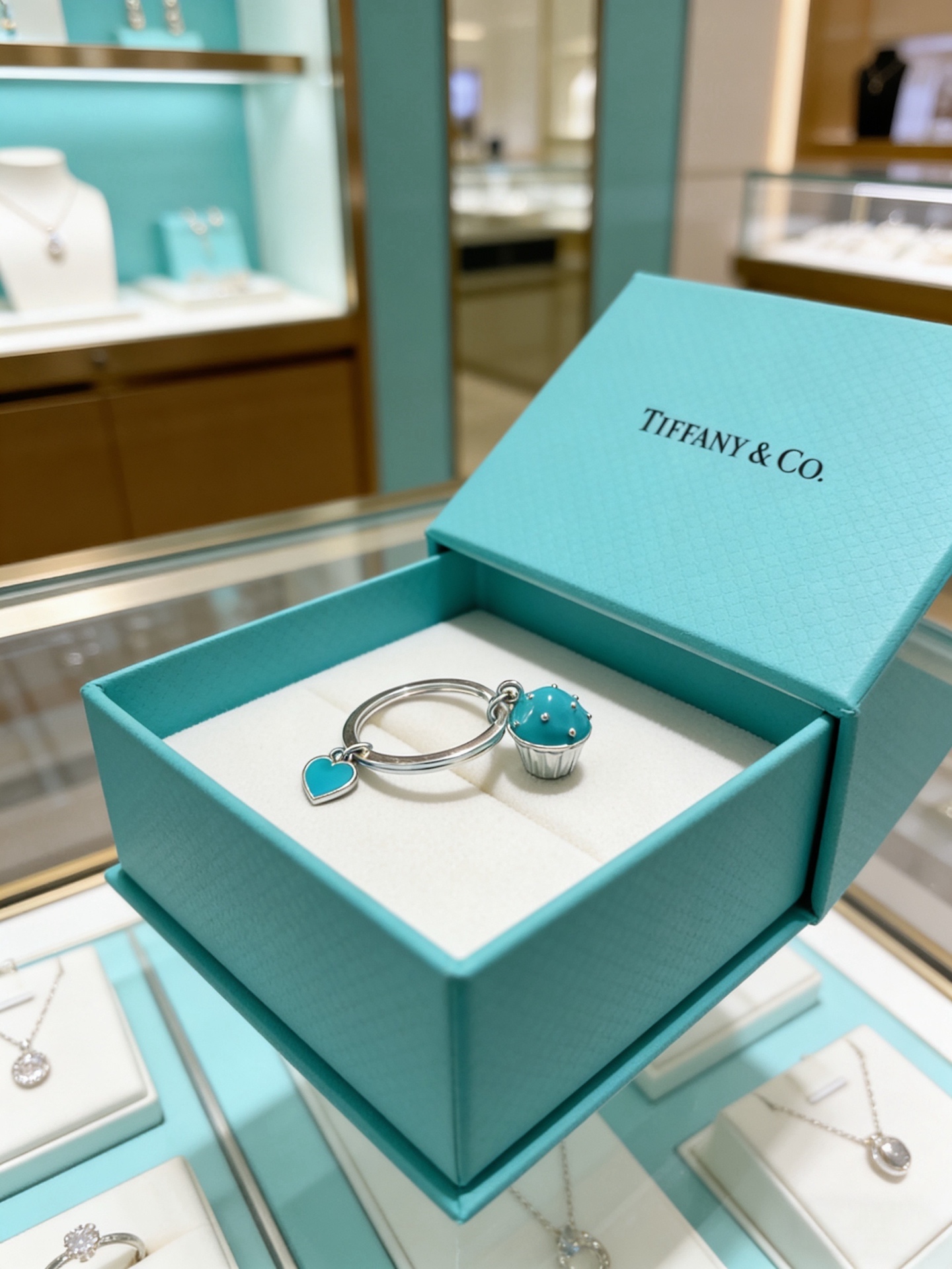 Tiffany & Co. 新品发布蒂芙尼钥匙扣 包包扣 最新款包包挂饰档次更高 系列 款设计理念钥匙扣系列