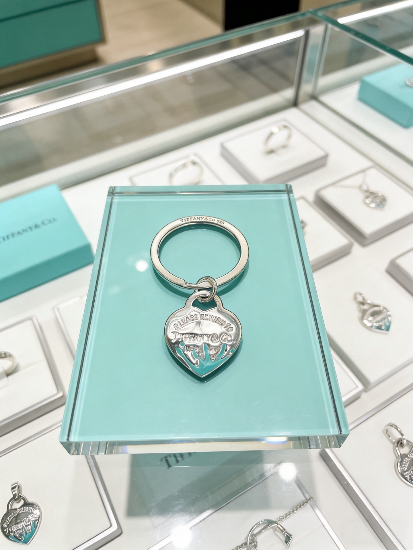 Tiffany & Co. 新品发布蒂芙尼钥匙扣 包包扣 最新款包包挂饰档次更高 系列 款设计理念钥匙扣系列