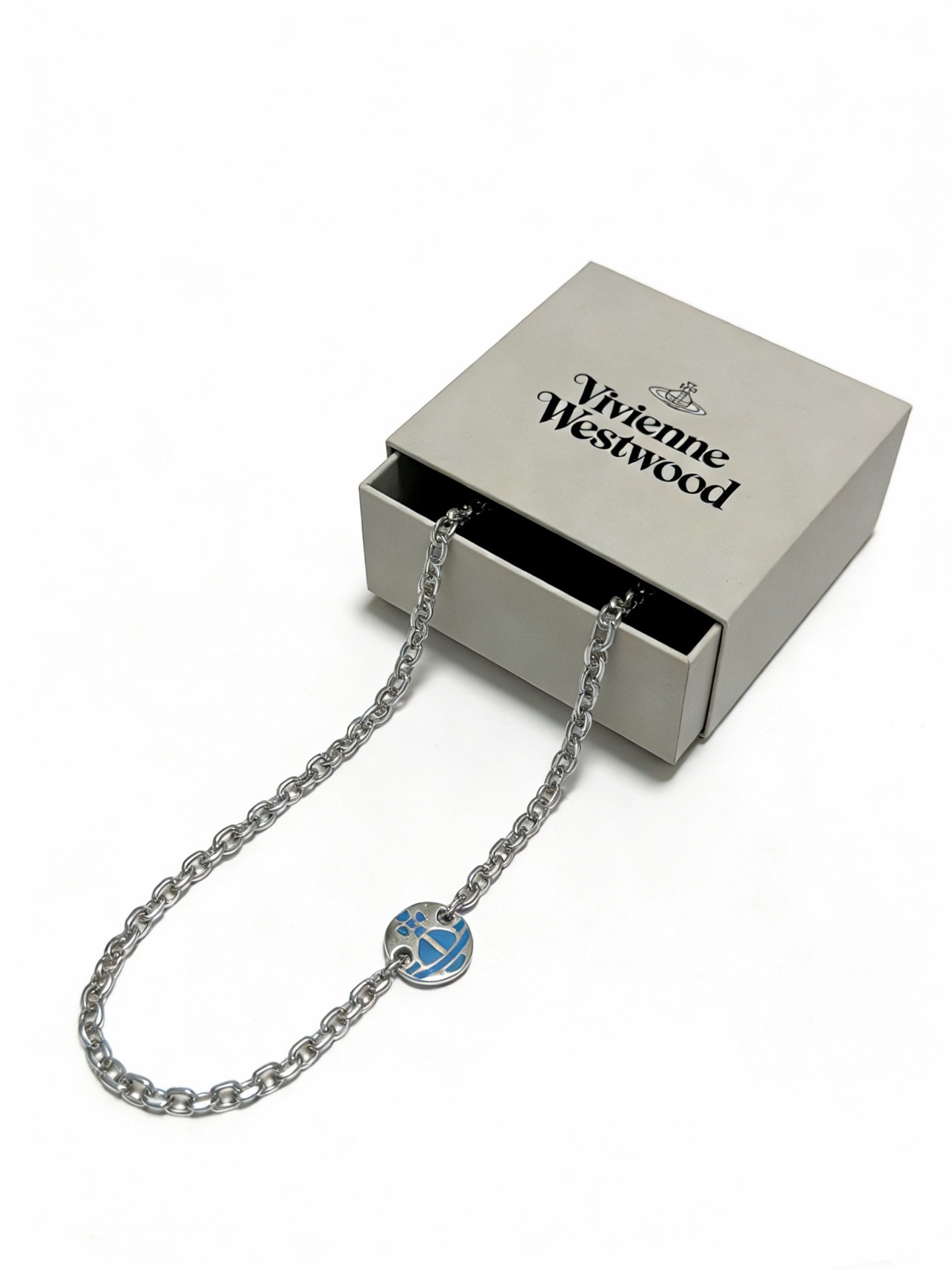 NO:763184,High-quality classic large Saturn necklace for men and women. Vivienne Westwood Queen Mother Saturn necklace!  British fashion designer, the mother of punk fashion!  Fashionable style, strong quality, super beautiful design!  Simple and elegant, with exquisite embroidered logo, you don’t have to worry about it not looking good, because it has classic elements and a modern new design!  The perfect choice for gift giving, it fully demonstrates your personality. The quality of the jewelry is very high. It gives people the aura of a big-name brand and is also very exquisite. It elevates a person's level by several levels. It is definitely worth buying. It is a fine jewelry and necklace.19860909高品质经典大土星项链男女同款 项链vivienne westwood西太后土星项链！英国时装设计师,时装的朋克之母！时尚潮流风格,品质强大,超美的设计！简约大气刺绣Logo精致这个款不用担心不好看,因为经典的元素洋气的新设计！赠礼的完美之选,充分展现个性风范.品质非常整个首饰给人大牌气场的同时又非常精致,让整个人的层次提升好几个level绝对值得入手,饰品精品,necklace,Jewelry