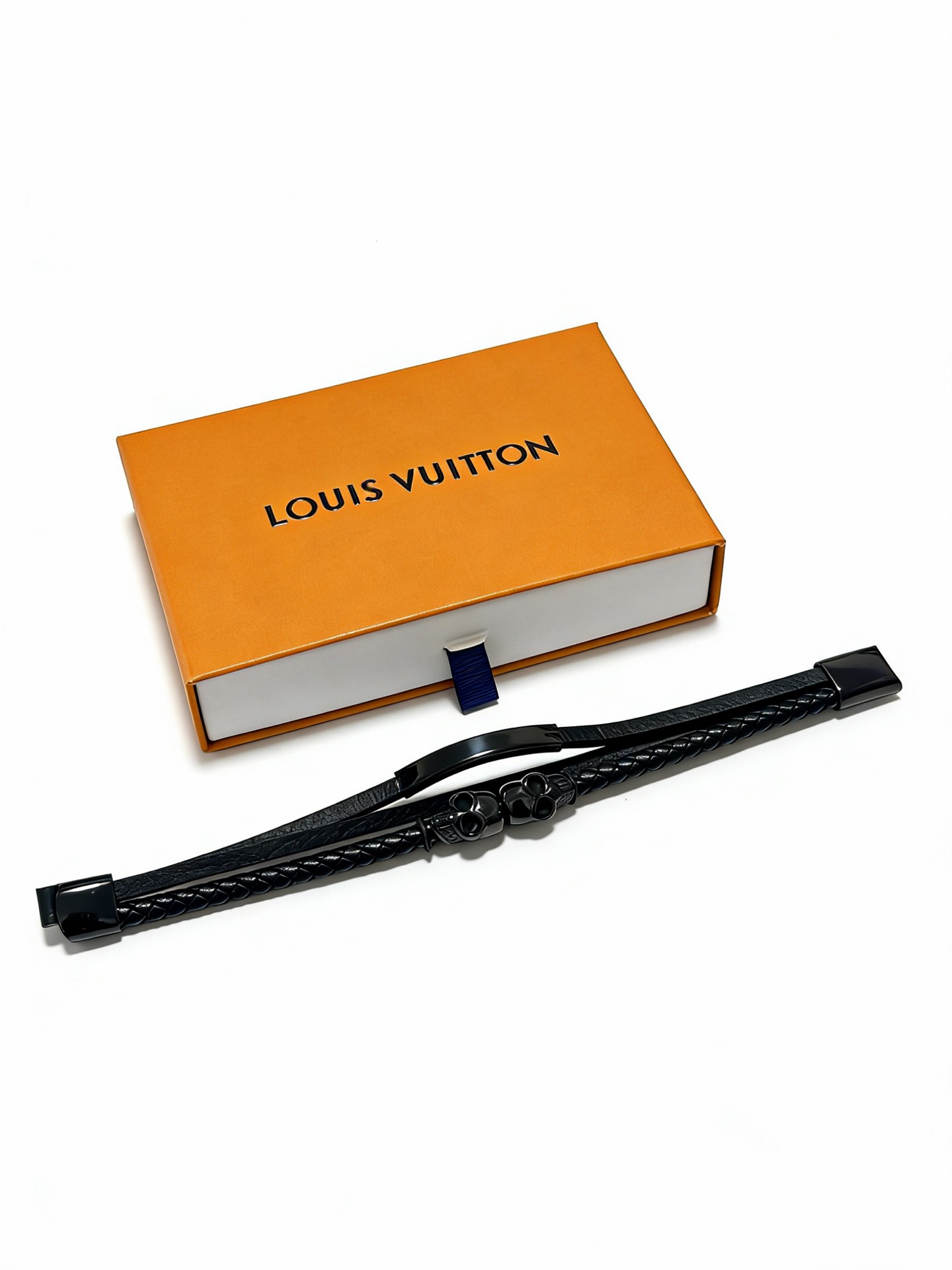 Louis Vuitton 高品质LV路易威登牛皮手绳手链 潮流 男女均可佩戴 同款 摇滚朋克泰银风格 元素蓝色低调奢华 潮流百搭 手镯最新款链条档次更高明星 款手绳系列
