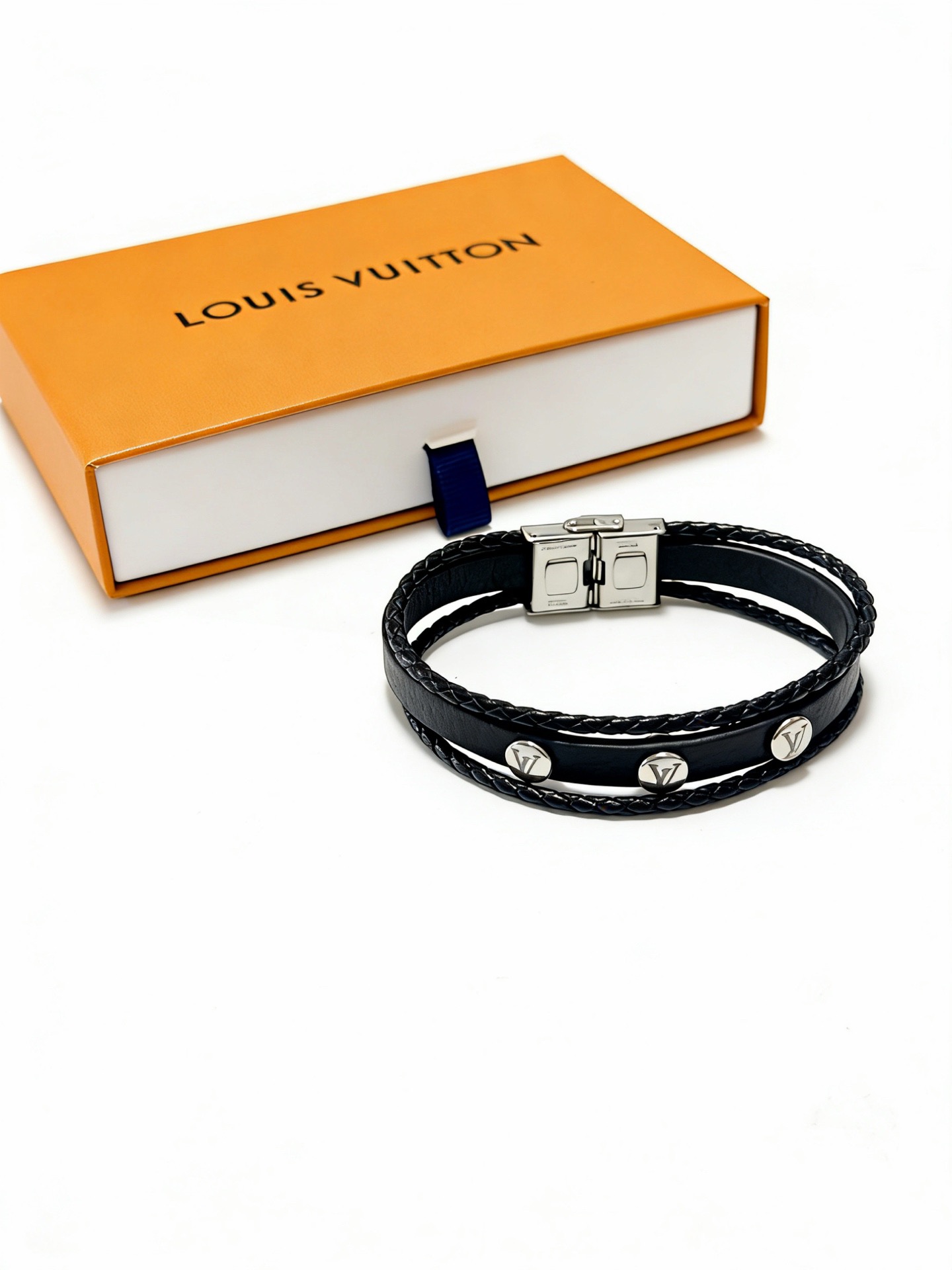 Louis Vuitton 高品质LV路易威登牛皮手绳手链 潮流 男女均可佩戴 同款 摇滚朋克泰银风格 元素蓝色低调奢华 潮流百搭 手镯最新款链条档次更高明星 款手绳系列