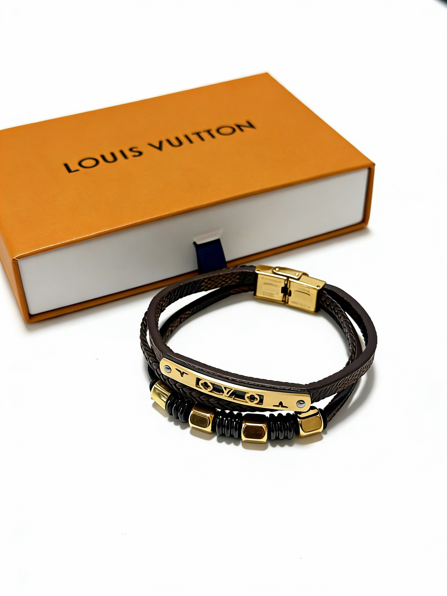 Louis Vuitton 高品质LV路易威登牛皮手绳手链 潮流 男女均可佩戴 同款 摇滚朋克泰银风格 元素蓝色低调奢华 潮流百搭 手镯最新款链条档次更高明星 款手绳系列