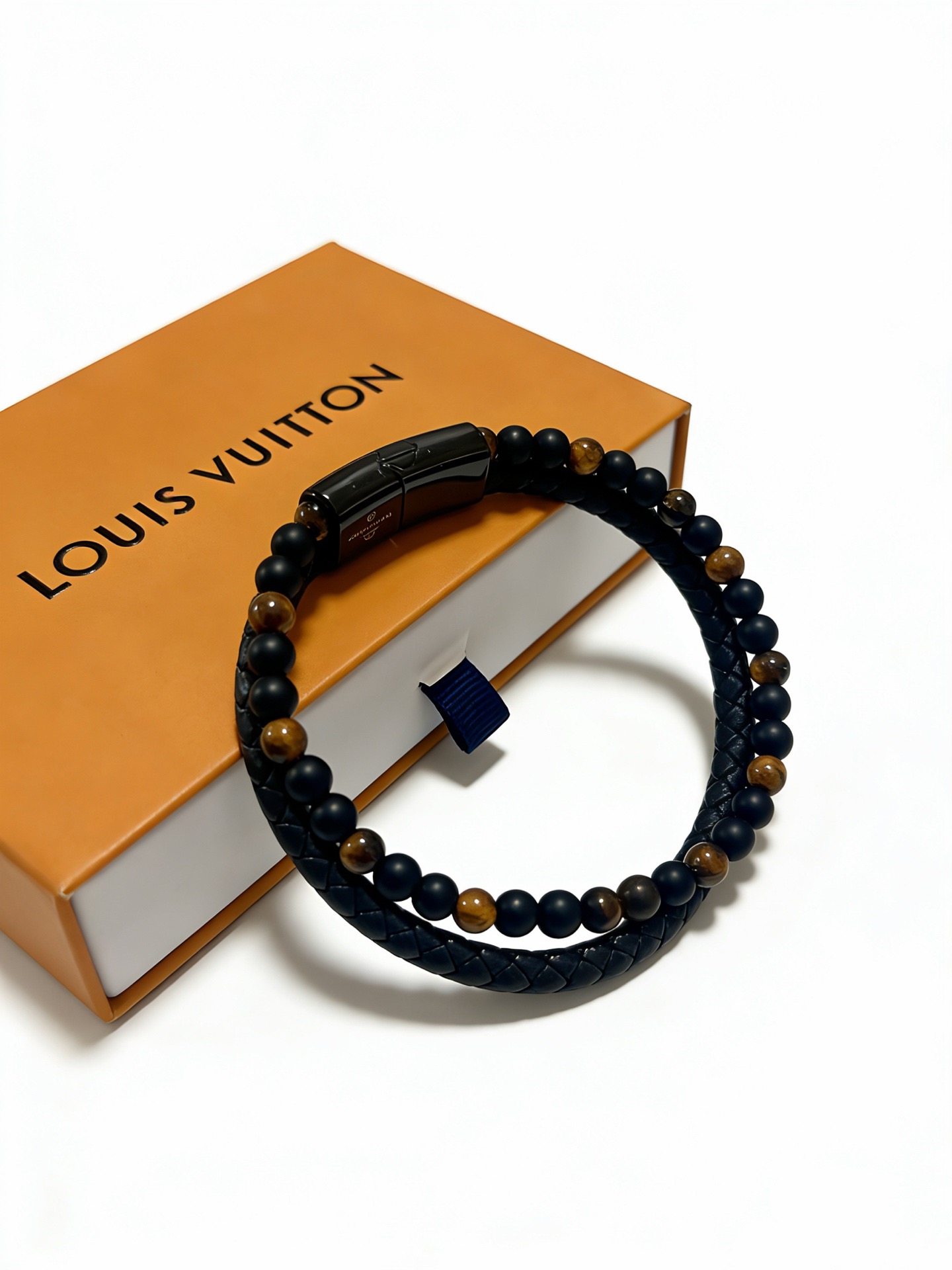 Louis Vuitton 高品质LV路易威登牛皮手绳手链 潮流 男女均可佩戴 同款 摇滚朋克泰银风格 元素蓝色低调奢华 潮流百搭 手镯最新款链条档次更高明星 款手绳系列