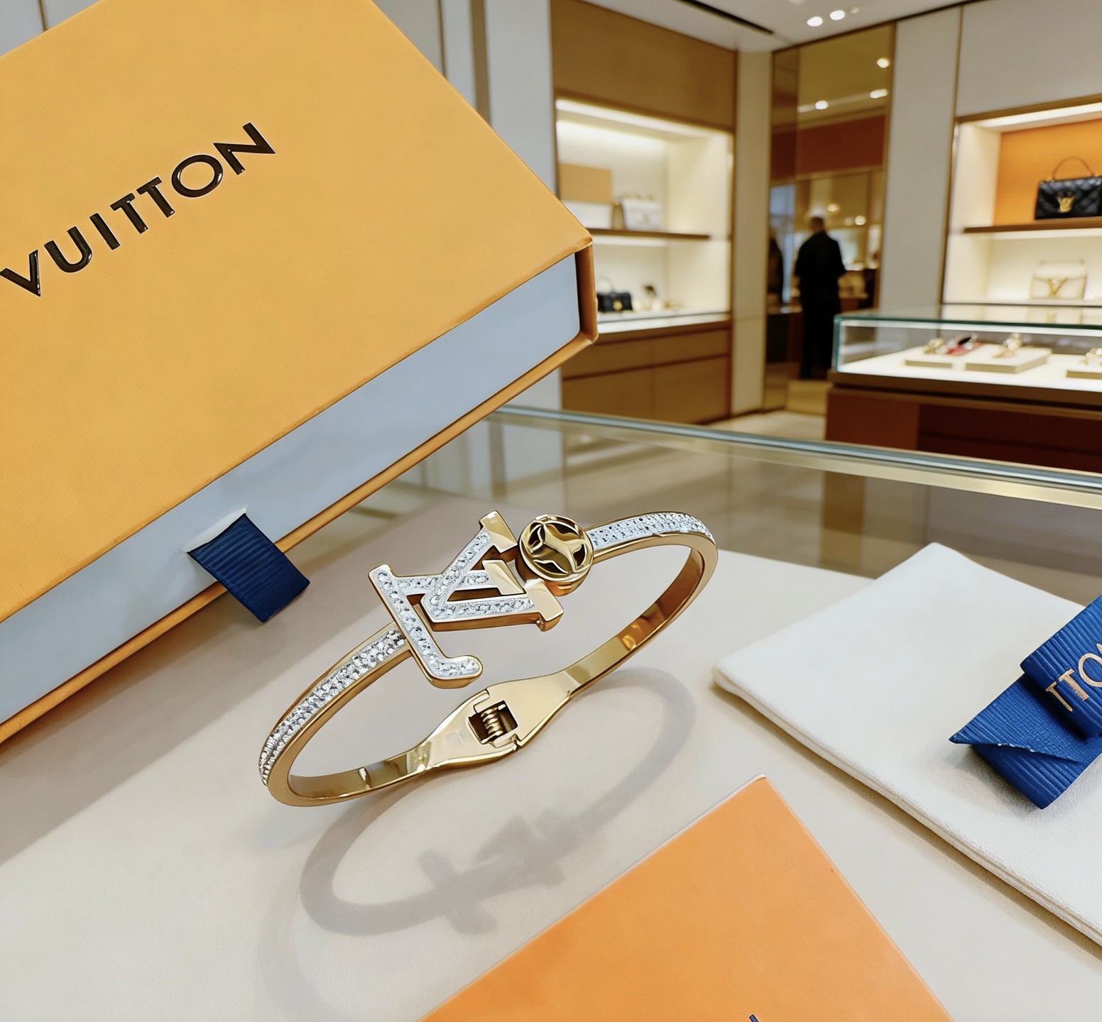 Louis Vuitton LV手链手镯 男女均可佩戴 同款 潮流百搭 最新款钢材质