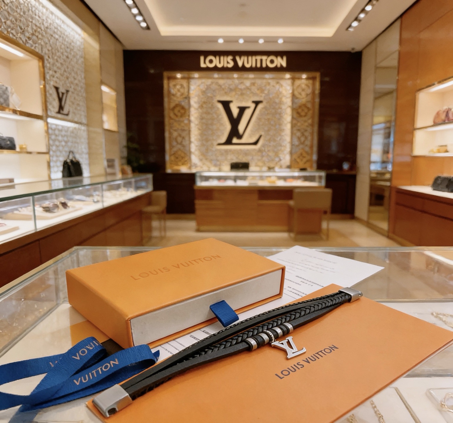 Louis Vuitton 路易威登LV牛皮手链 潮流 男女均可佩戴 同款 摇滚朋克泰银风格 元素 潮流百搭 项链最新款链条档次更高明星 款手链古巴链系列 银手链