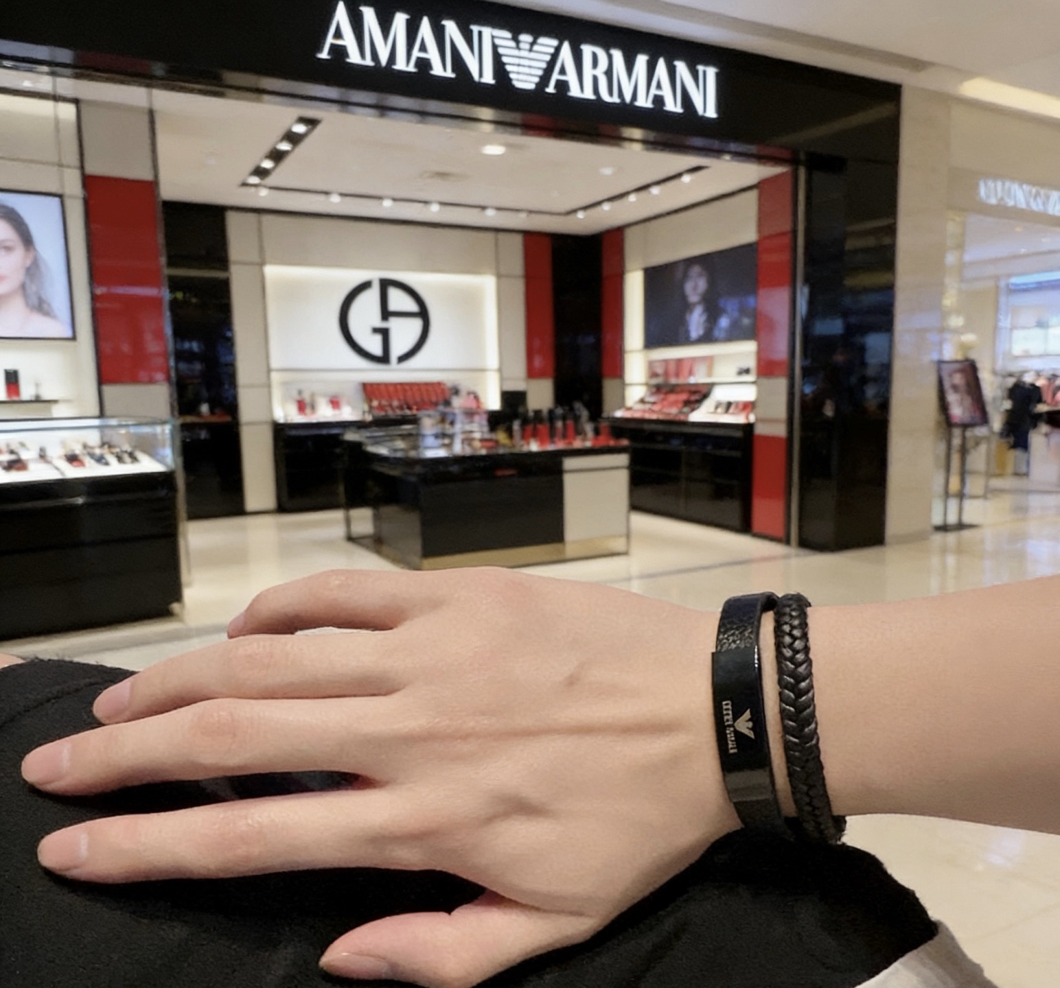 Armani 高品质阿玛尼牛皮手绳手链 潮流 男女均可佩戴 同款 摇滚朋克泰银风格 元素 潮流百搭 牛皮最新款链条档次更高明星 款项链系列